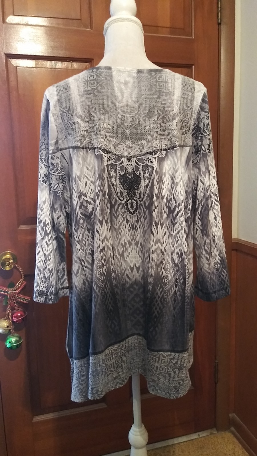 Energy World Wear 3X Long Sleeve Soft Greys Blk White Bling at Neck 30″ Long ene