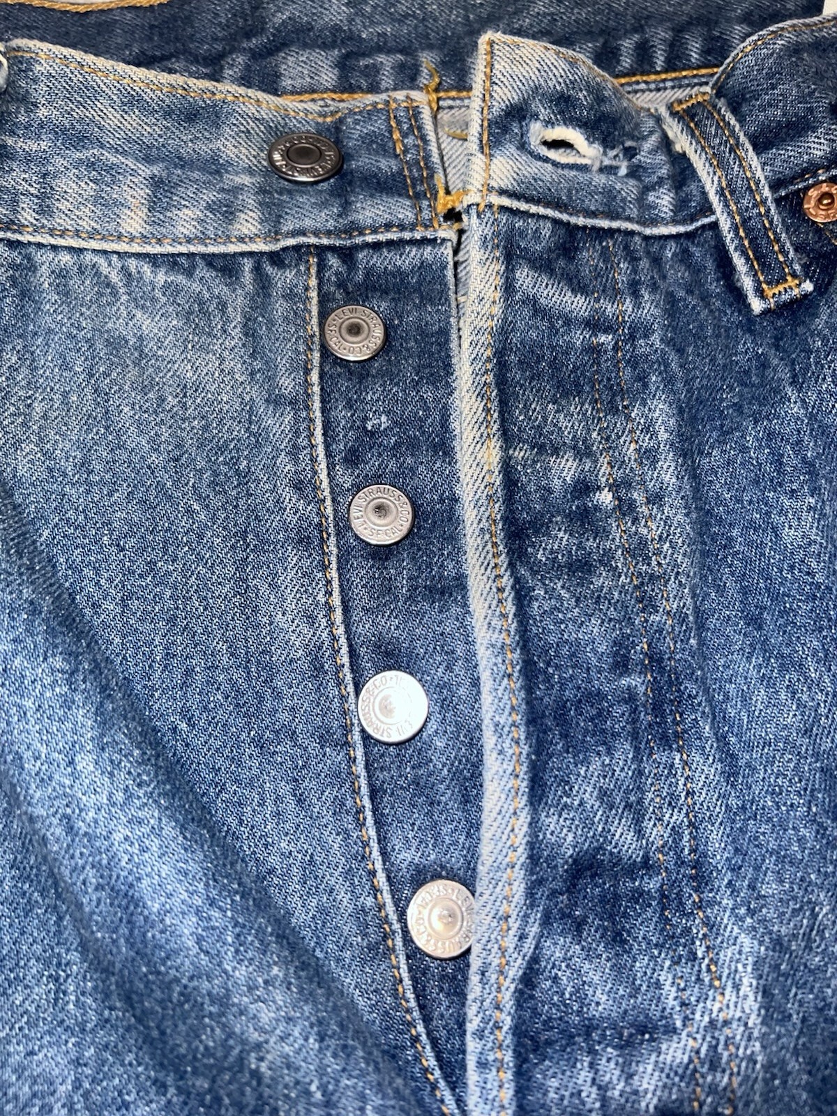 Levi’s 501 Series Men’s Blue Medium Wash Denim Jeans Straight Button Fly