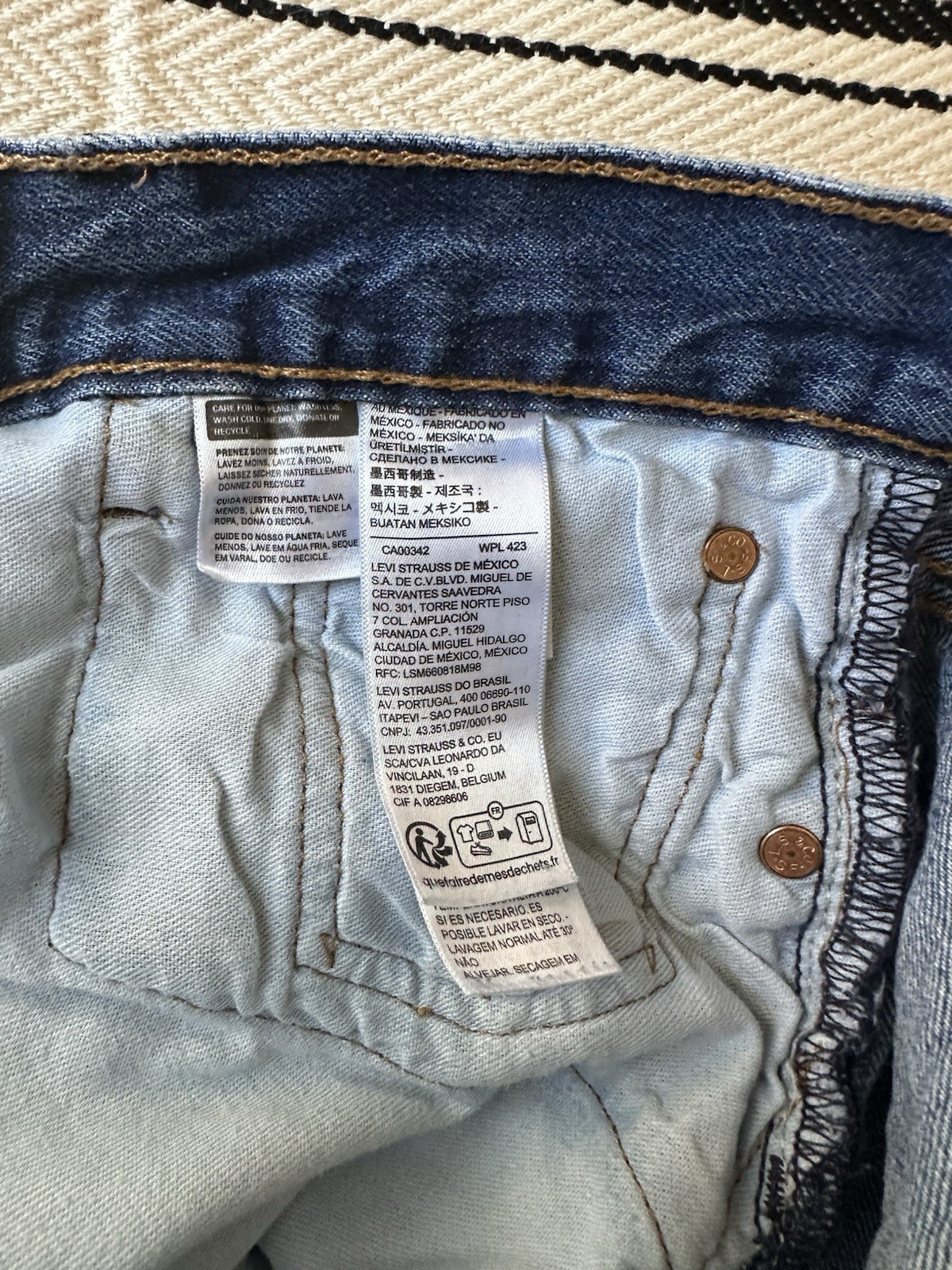 Levi’s 501 Original Fit Jeans – Men’s 30×32 – Medium Wash – Button Fly