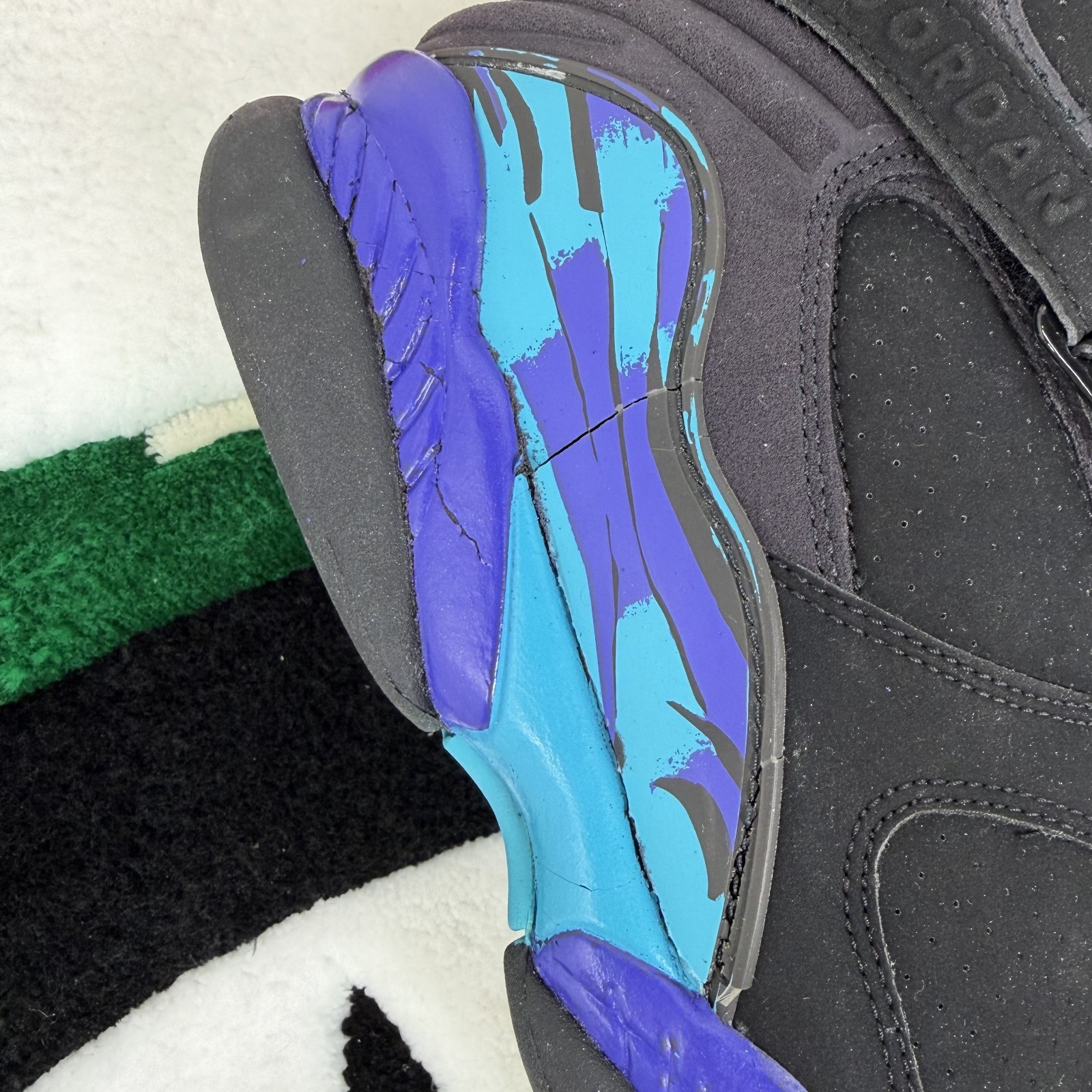 Size 11 – Jordan 8 Retro Aqua (2007) *DAMAGED*