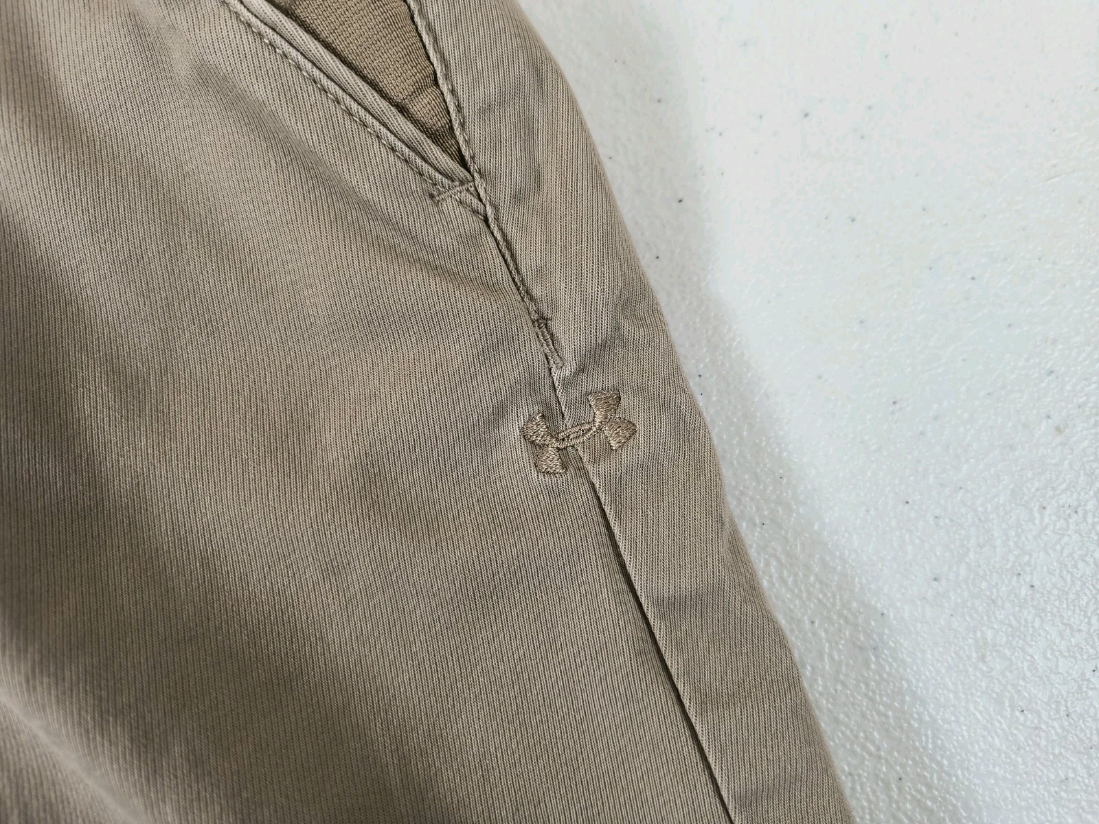 Under Armour Men’s 32/29.5 Knit Khaki Pants Beige Tan98% Cotton 2% Elastane READ