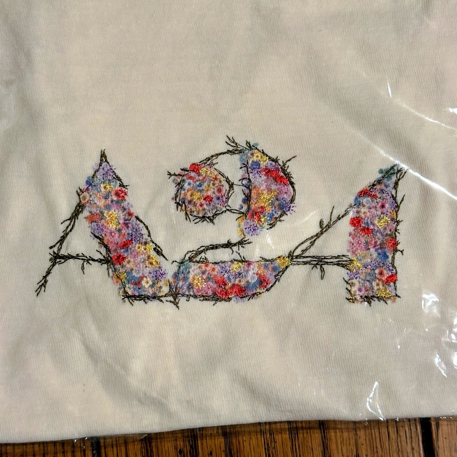 May Queen Embroidered Logo Tee | A24 Midsommar *Size Large* Brand NEW