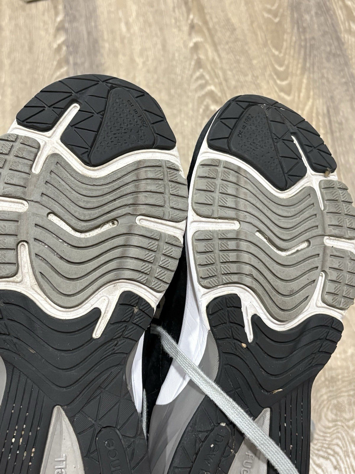 Size 8 – New Balance 990v6 Made in USA Black Silver
