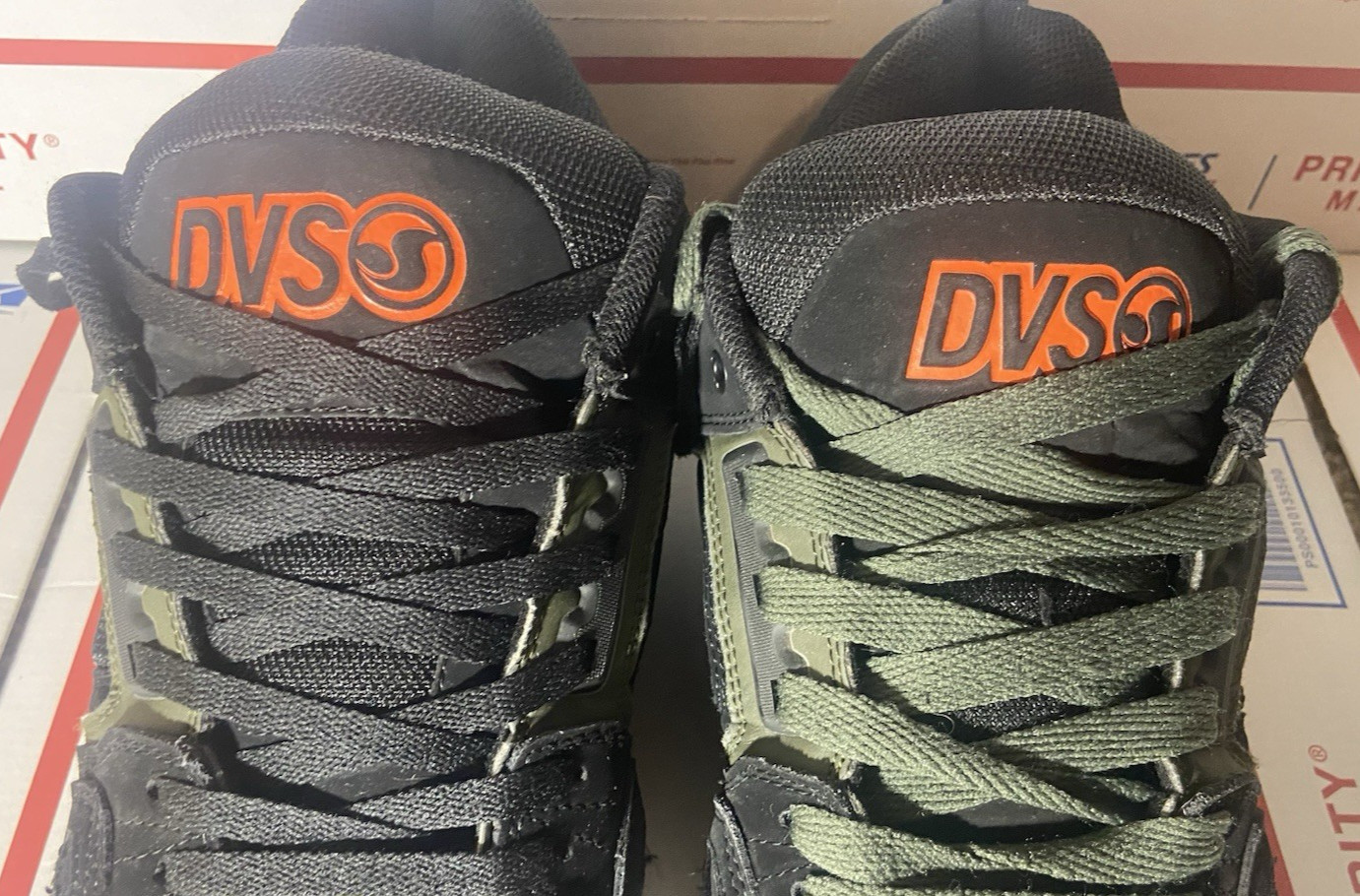 DVS Comanche DVF0000029 988 Black & Orange Low Top Skate Shoes – Men’s Size 14