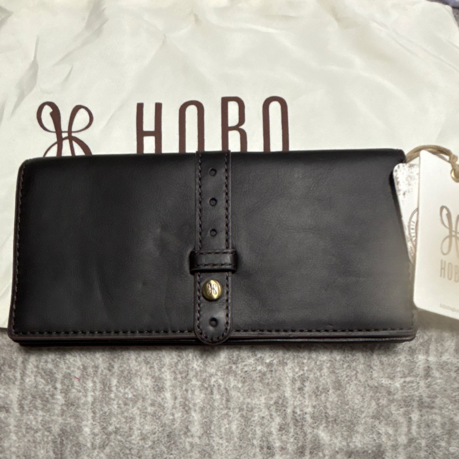 Hobo ALTA Folding Wallet Black Solid Pattern Credit Card Snap Accent Women’s