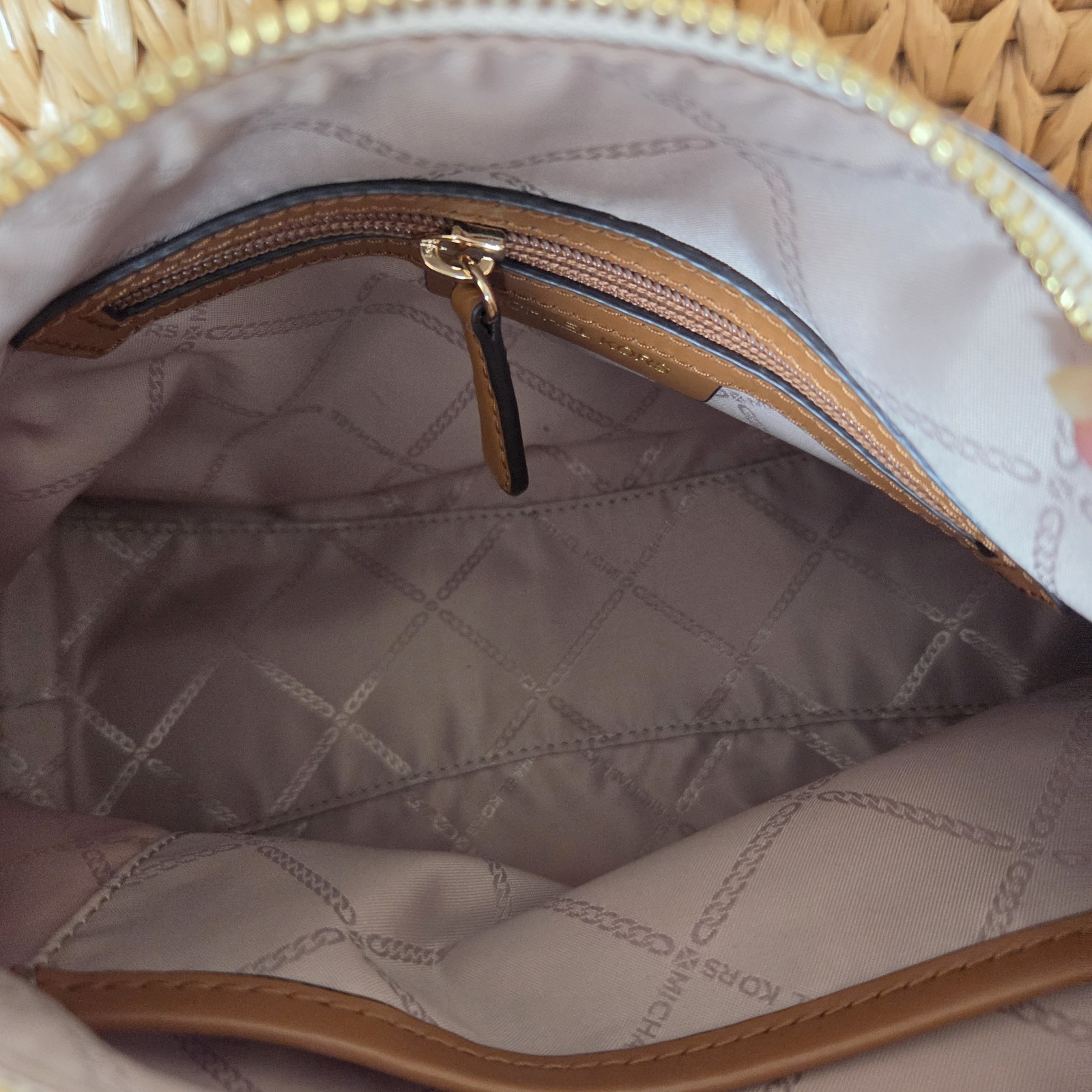Michael Kors Crosby Medium Signature Logo Bag – Vanilla/Acorn (White/Brown)