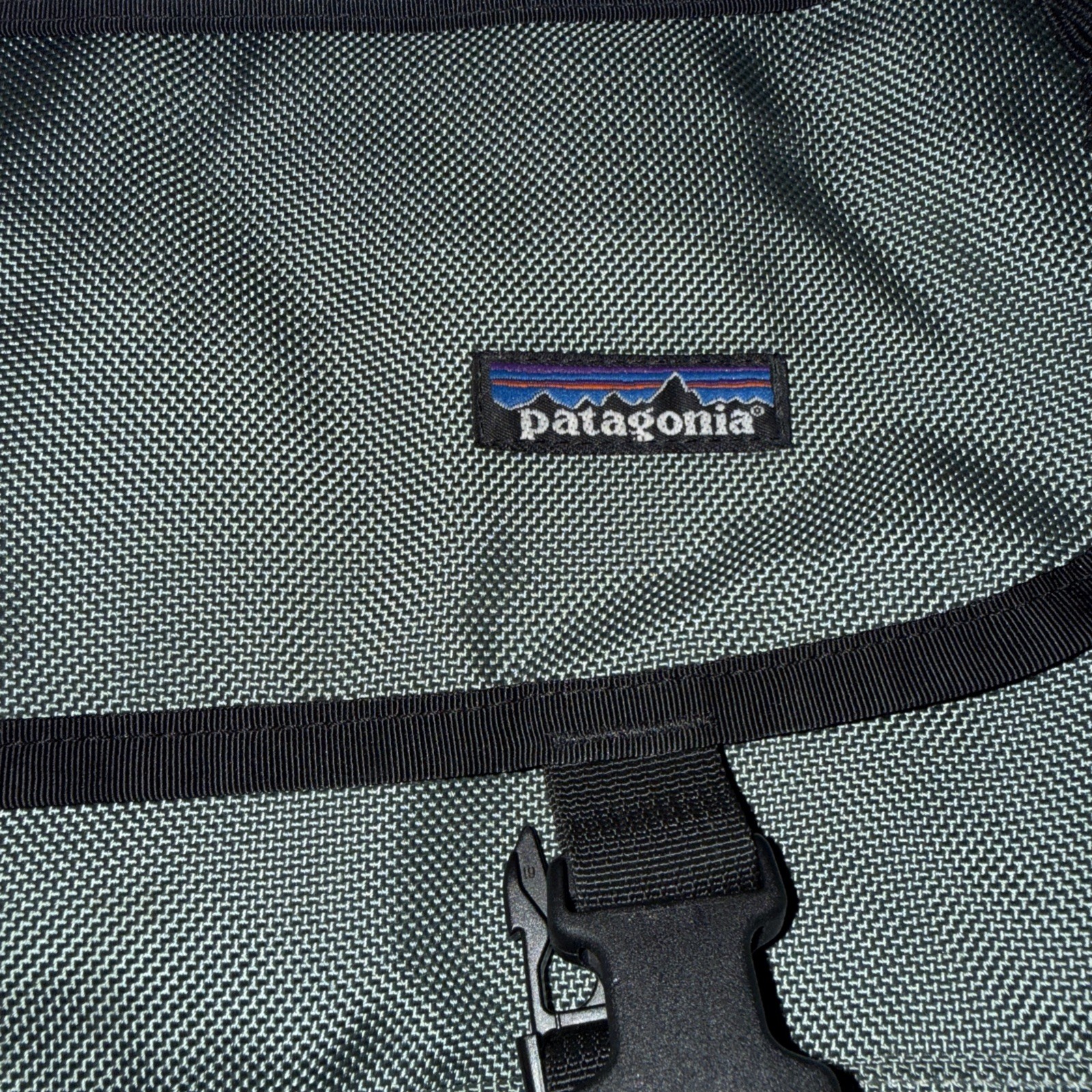 Patagonia Vintage Cycling Messenger Bag Half Mass Gray, Reflective