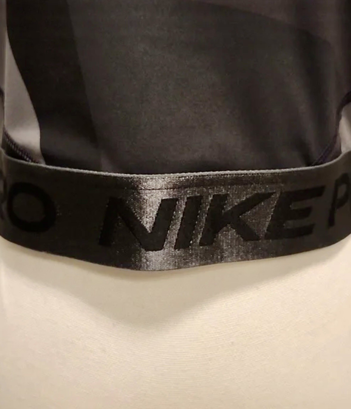 Nike Pro DriFit Cropped Tank Black/Gray Size XS , Fits 30 to 32 Inch Chest NWOT