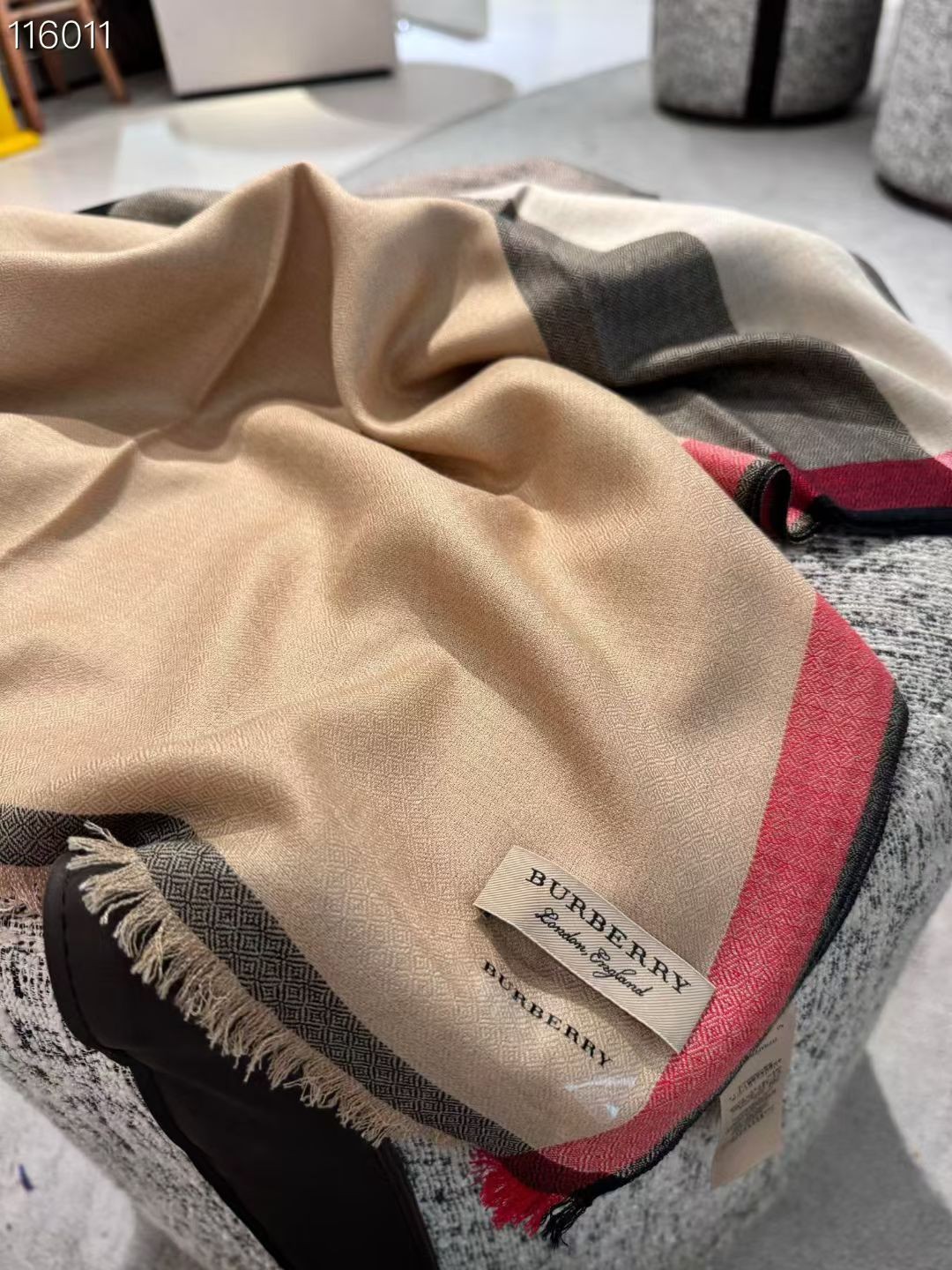 BURBERRY SCARF SHAWL AUTHENTIC 100% CASHMERE BEIGE BROWN BLACK CLASSIC LOGO