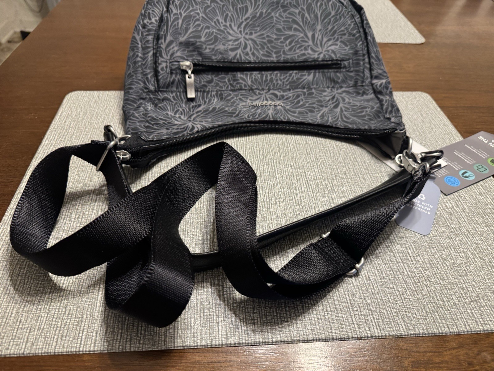 NWT Baggallini Modern pocket half moon crossbody in Midnight Blossom