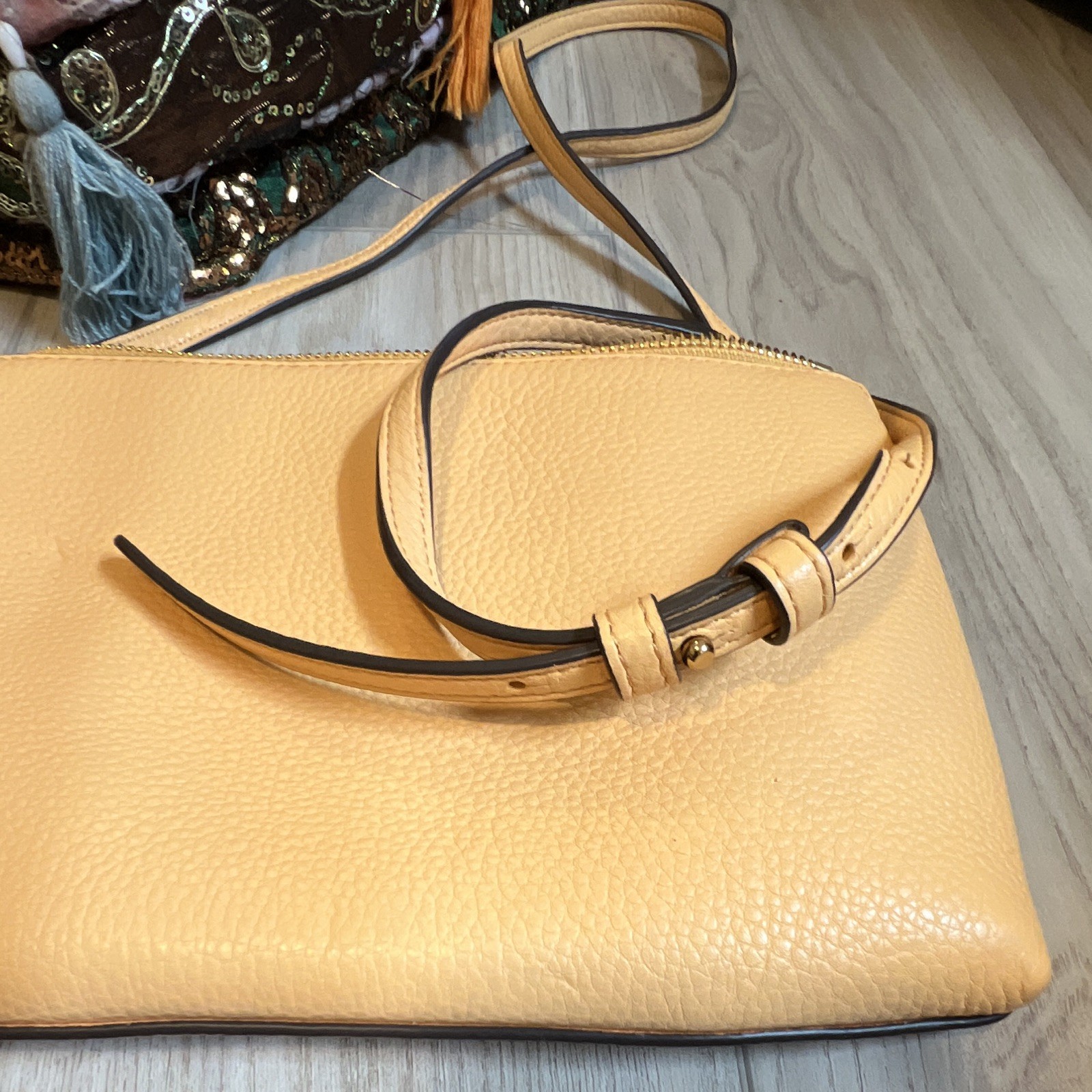 Tory Burch Beige Pebbled Crossbody Bag, Zip Top, Logo, Gold Hardware, Small