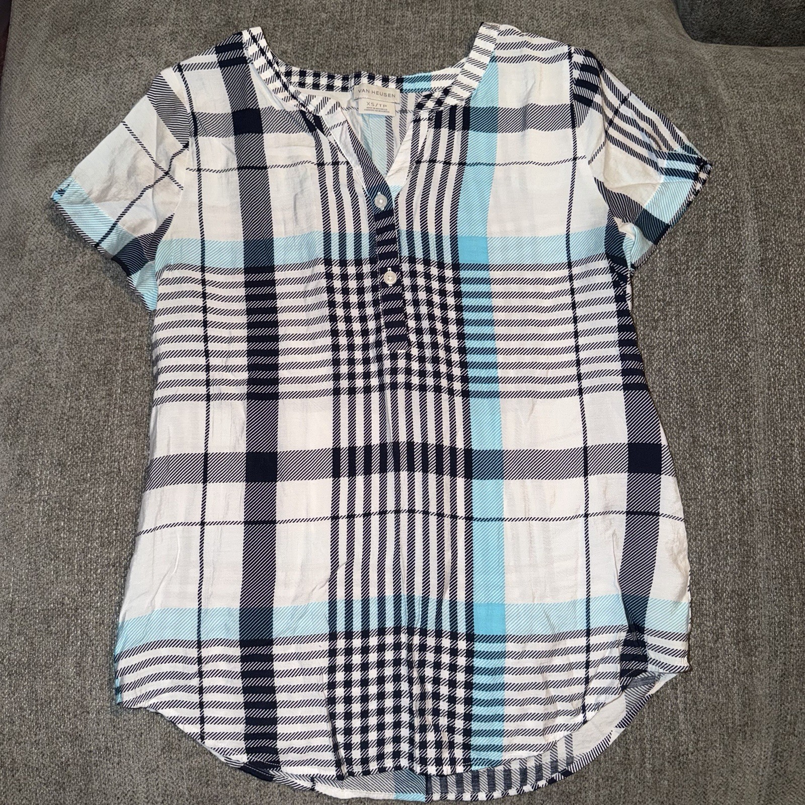 Van Heusen Women’s Petite XS/TP Blue White Plaid Short Sleeve V-Neck Blouse