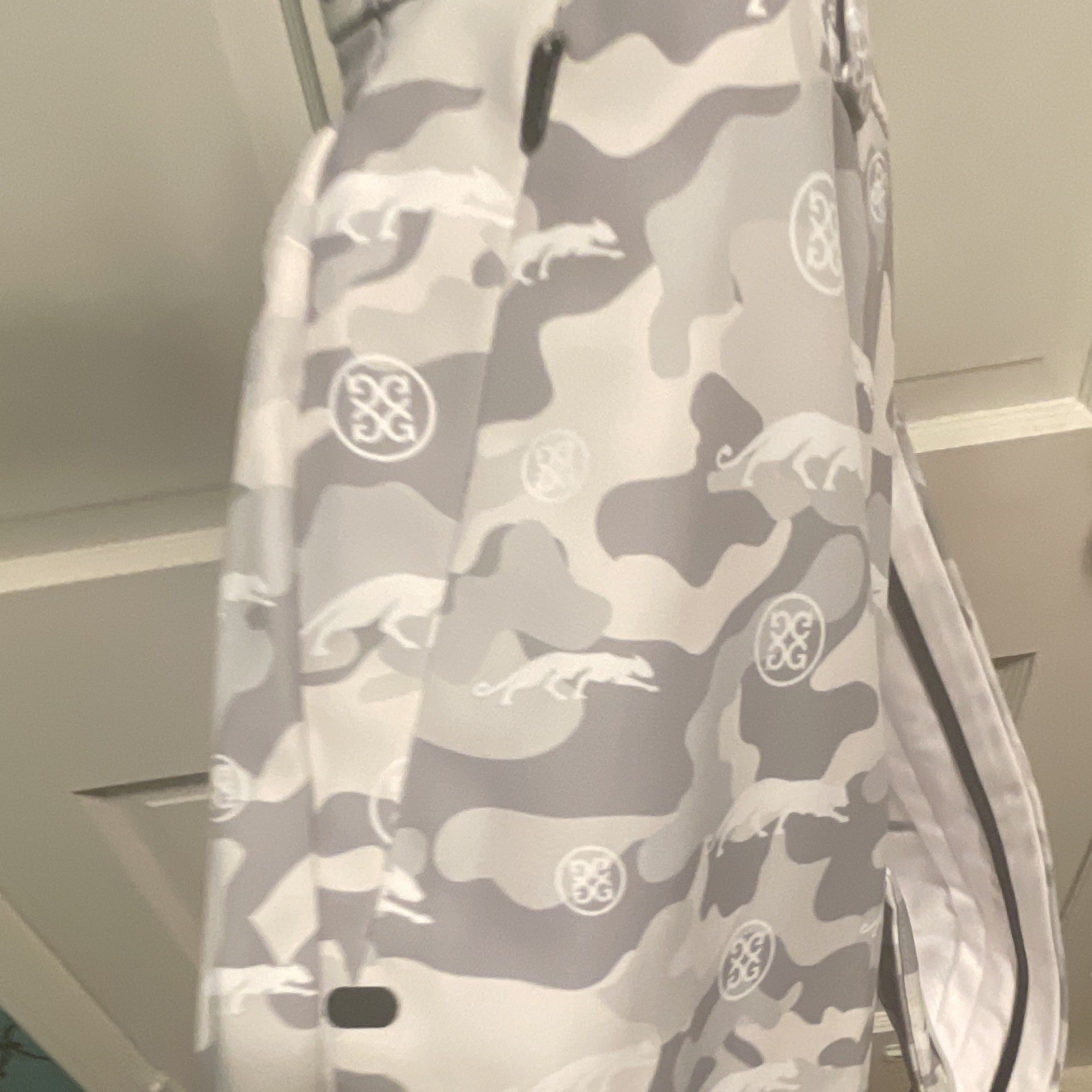 G/FORE Men’s Gray/White Camo Stretch Chino Shorts Flat Front Zip Logo Pockets