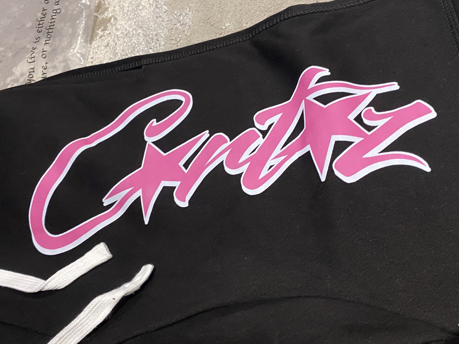 Corteiz Mens Black Shorts – Pink Logo – Medium – New