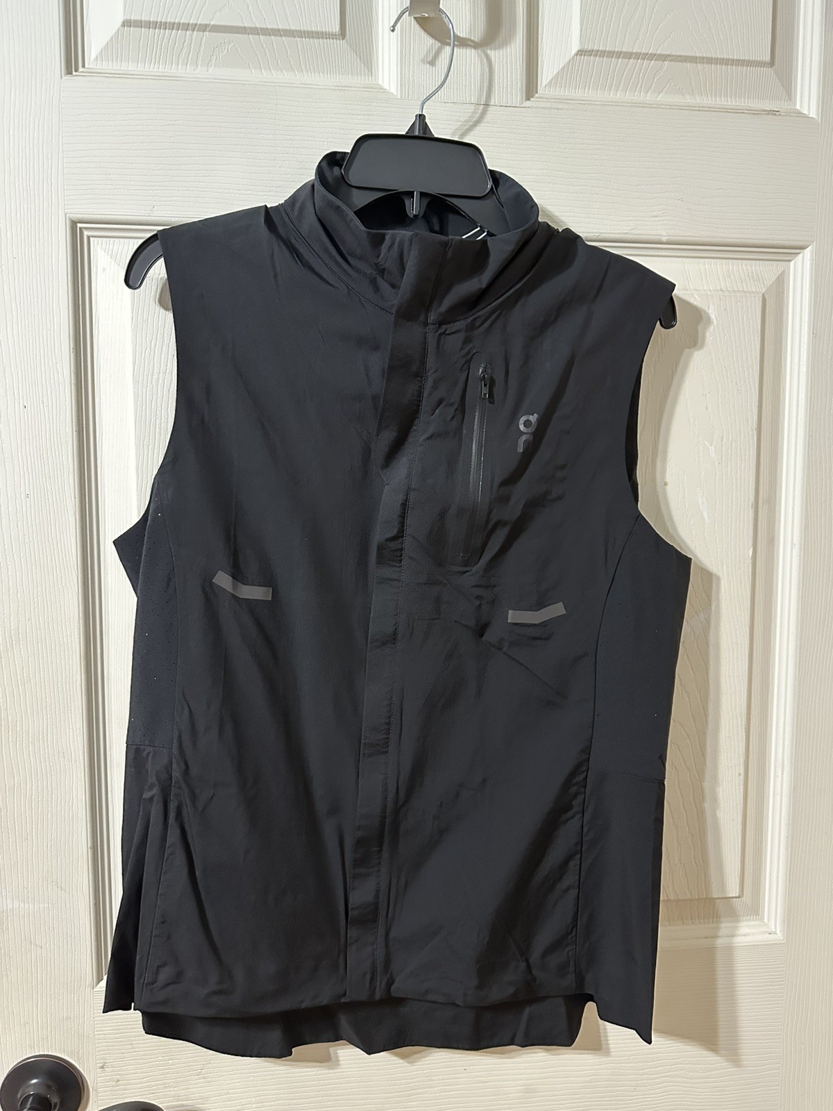 ON Cloud Running Women’s Weather Vest Black Sz Large Lightweight Reflective NWT