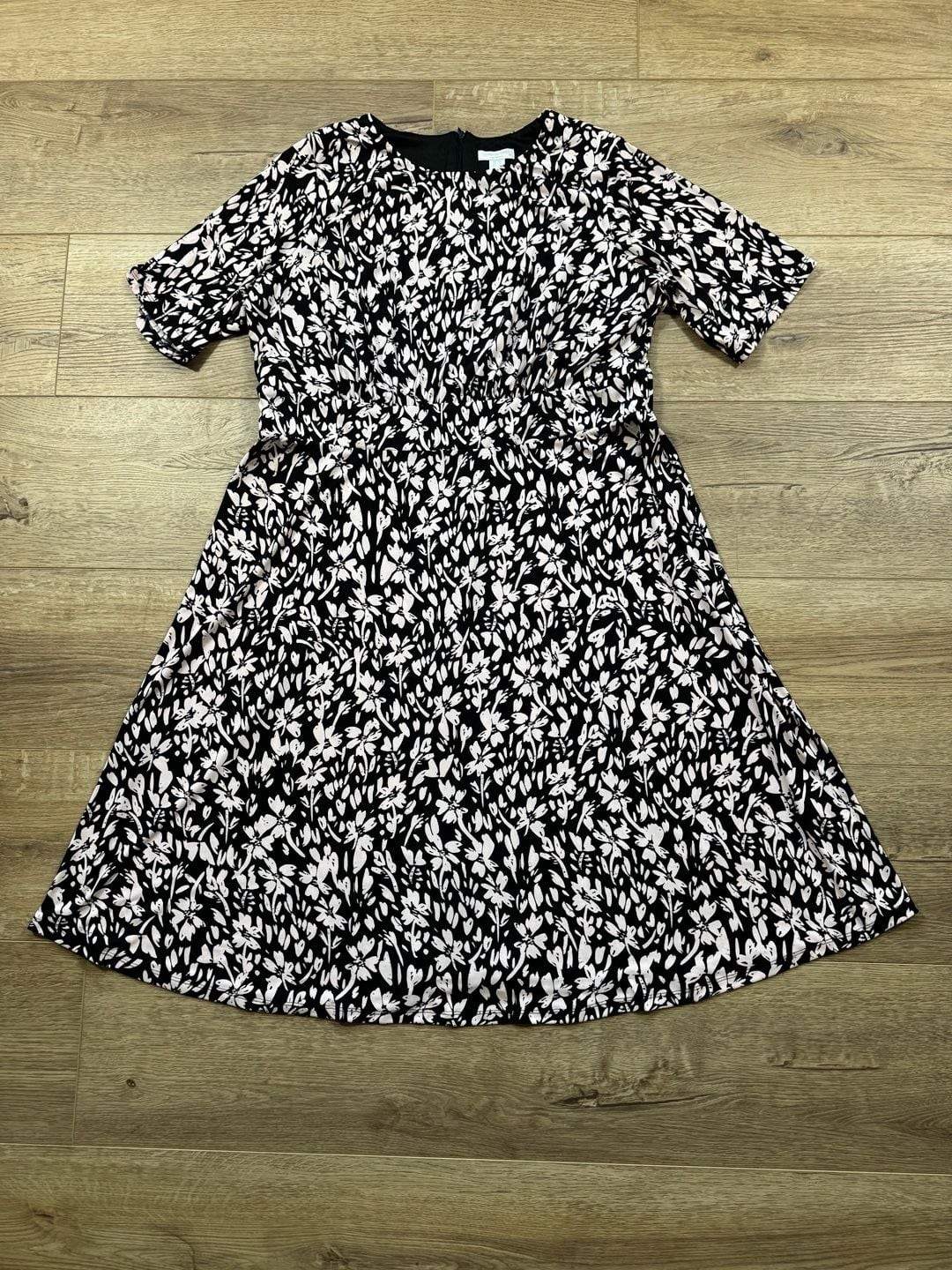 London Times Woman 18W Black White Floral Dress Short Sleeve Fit Flare Plus