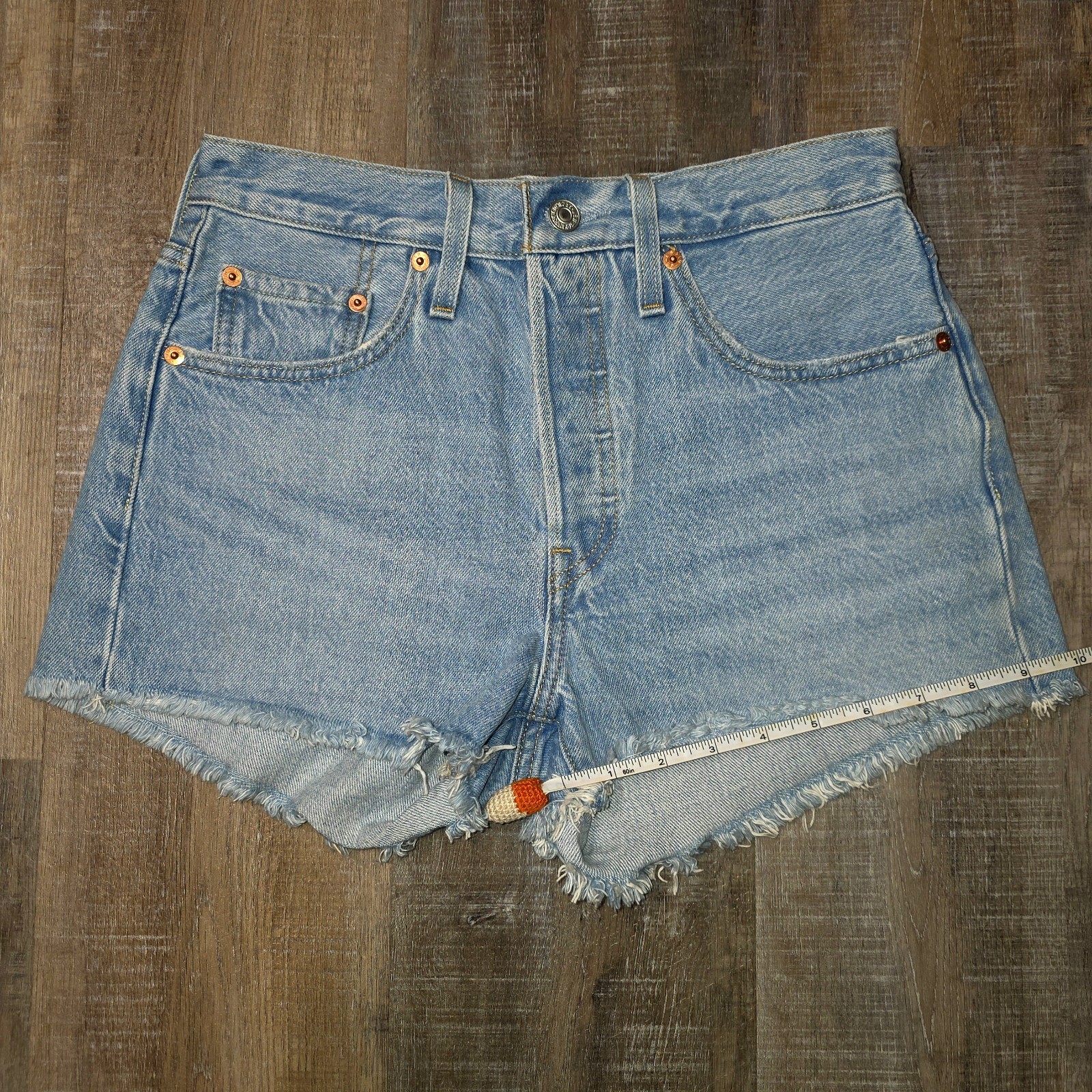 Levi’s 501s Cut Off Jean Shorts Size 26″ × 2″ Medium Wash Denim Womens Cotton