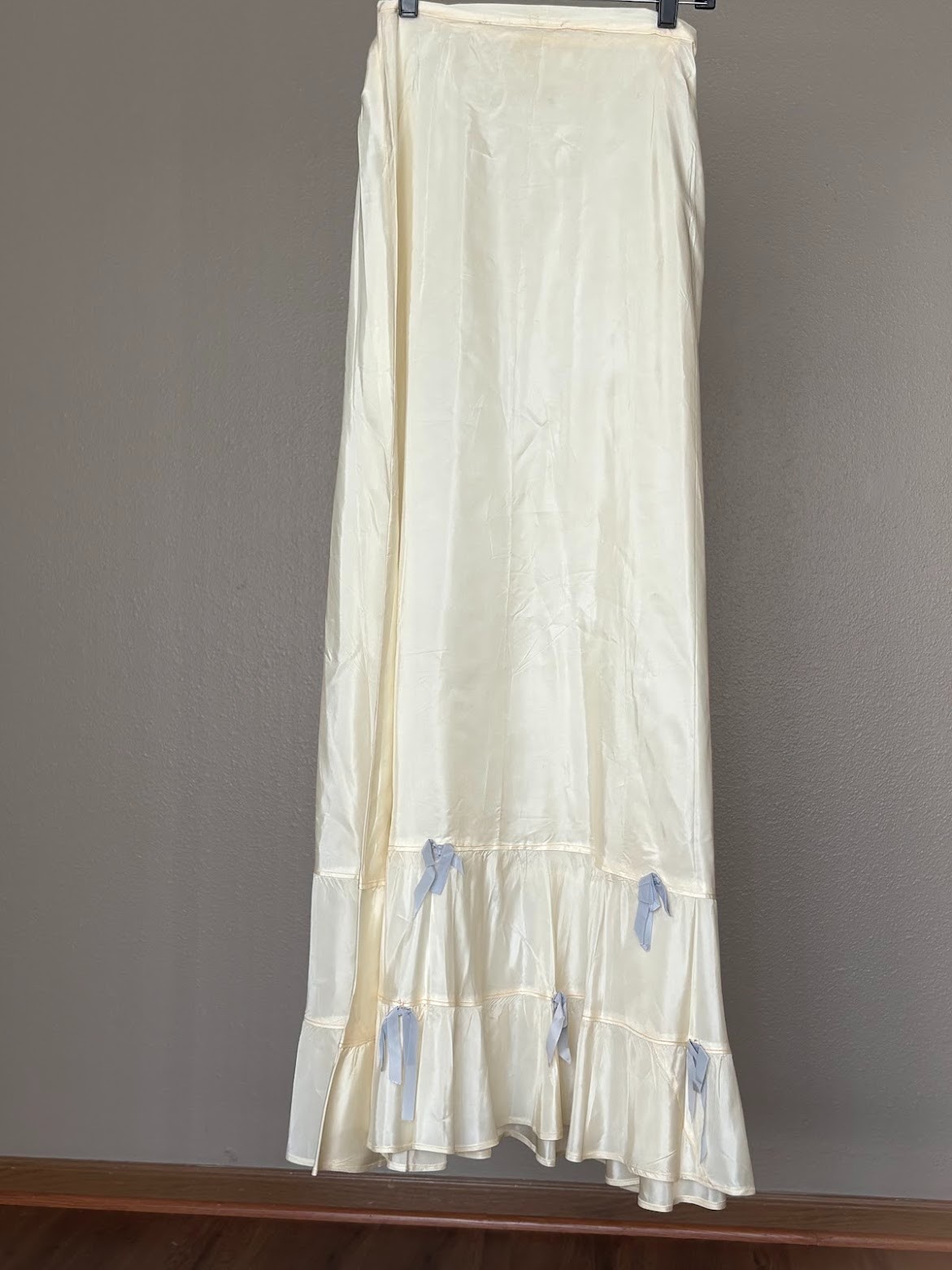 VTG 1950’s Ivory Slip Skirt with Blue ribbon bow ruffle tier hemline XXS/XS