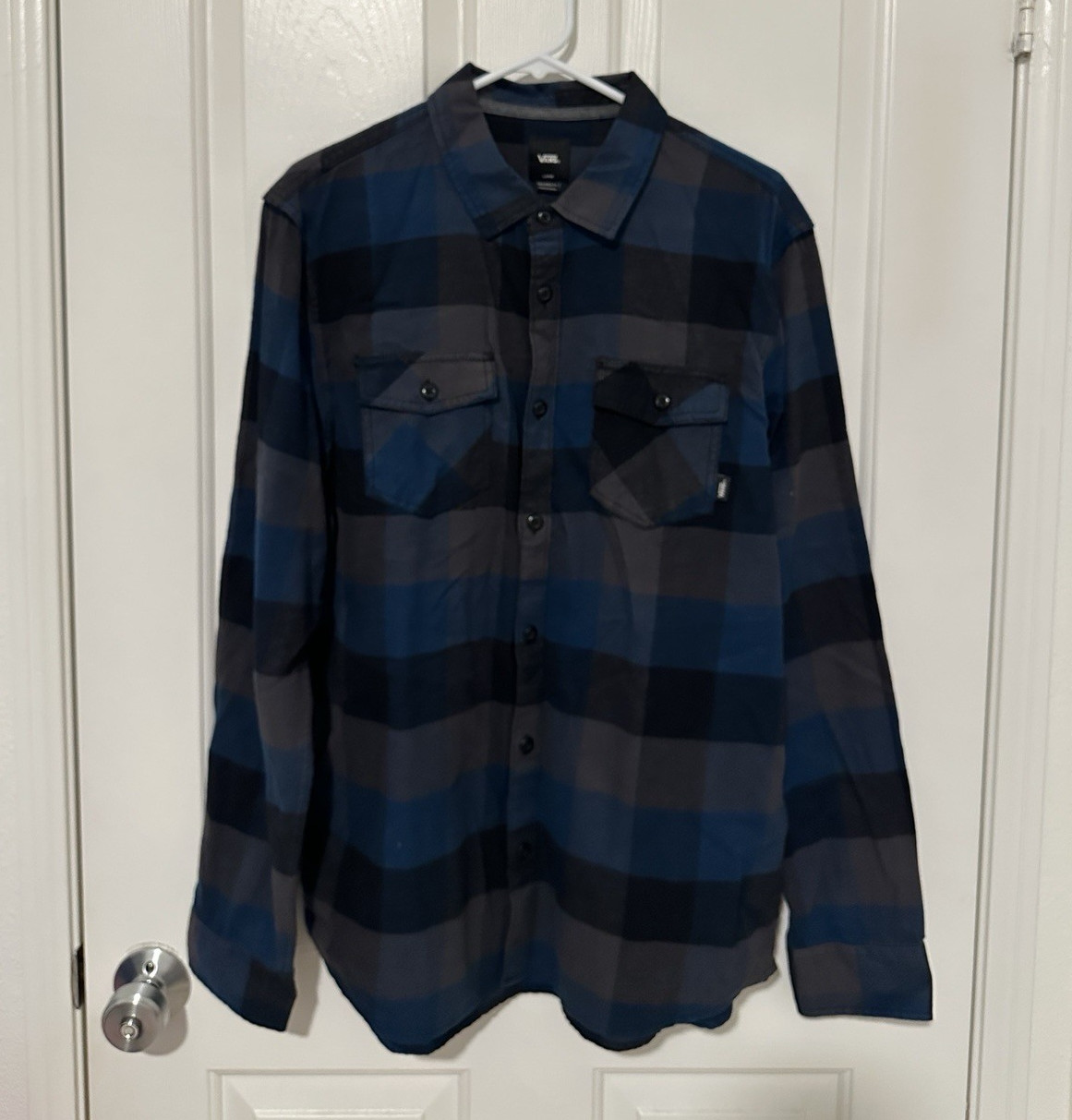 VANS Men’s Tailored Fit Button-Up Shirt L Plaid Blue Black Gray Pockets