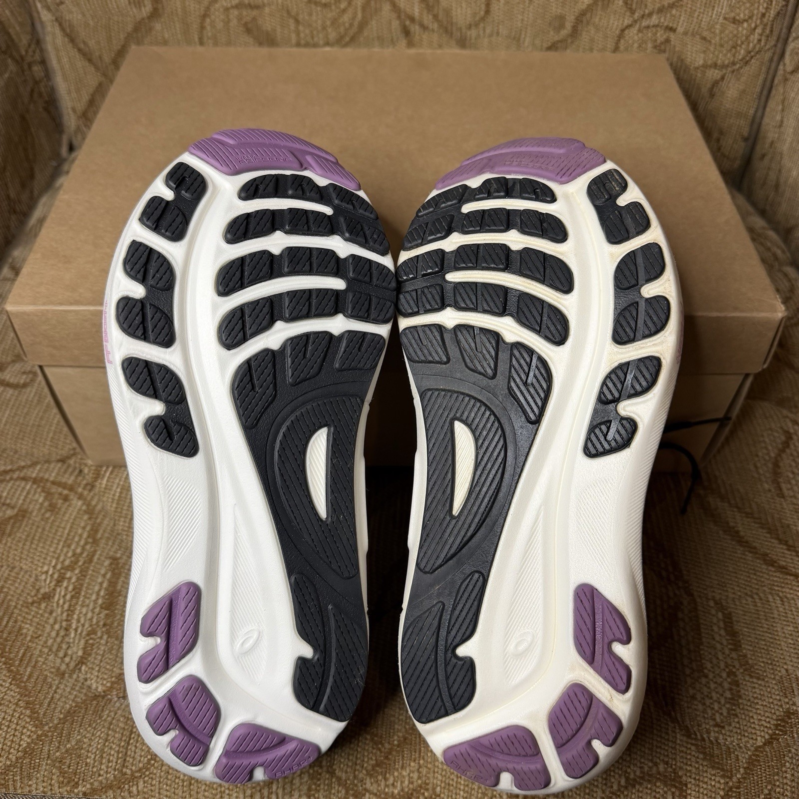 MISMATCH SIZES!! Asics Gel-Kayano 31 Women’s Black White Athletic Running Shoes