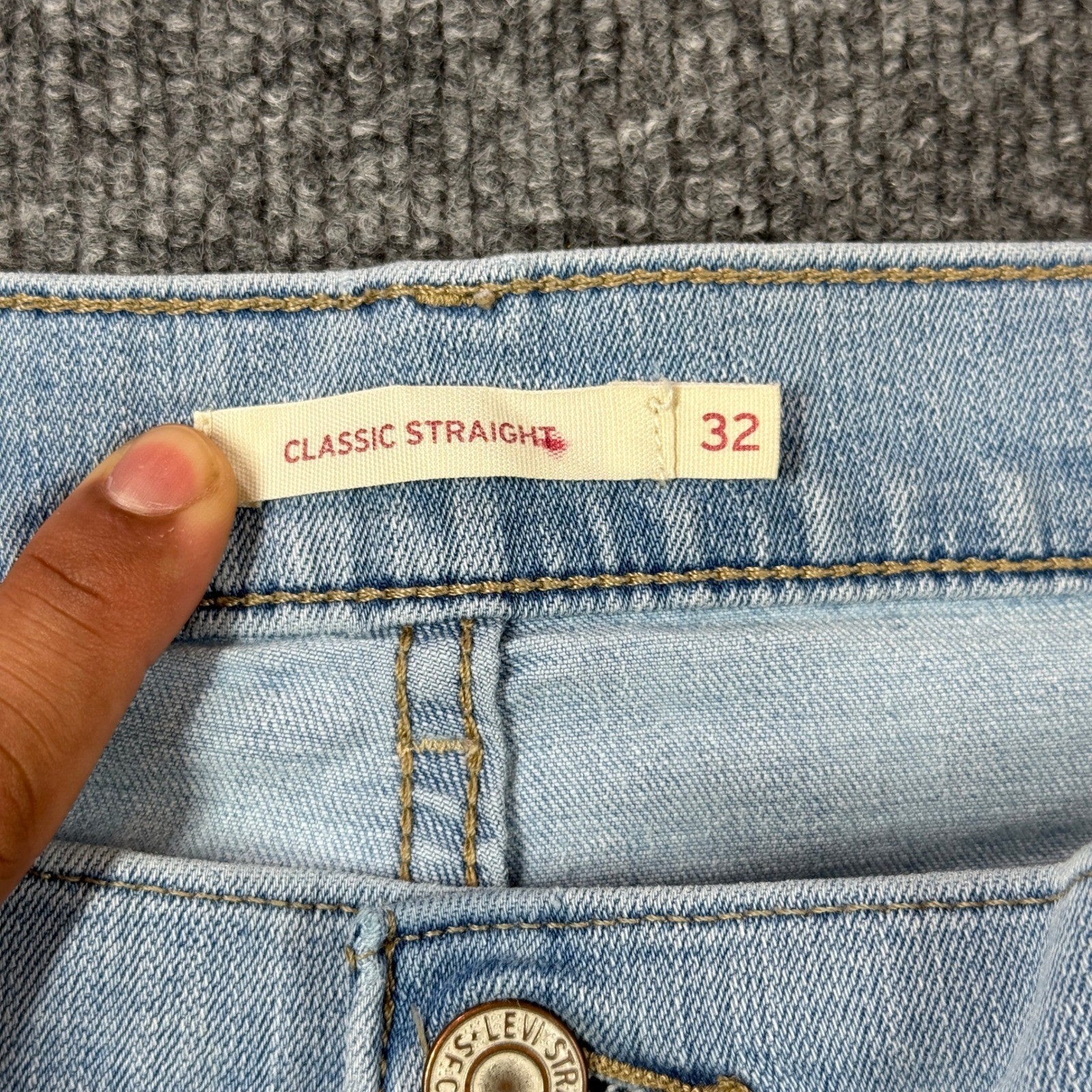 Levis Classic Straight Leg Jeans Womens 32 Light Wash Blue Casual Pants