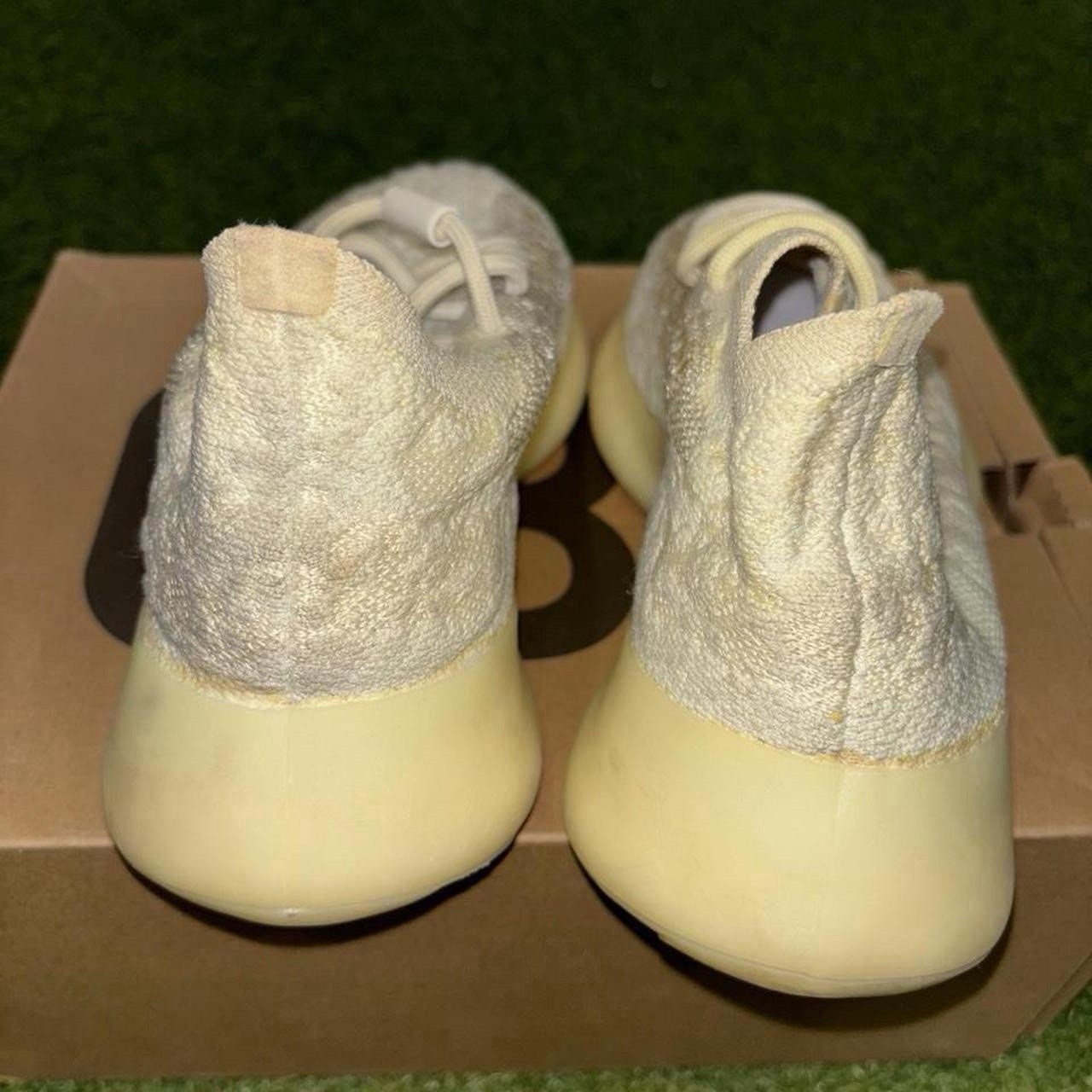 adidas Yeezy Boost 380 Calcite Glow Yellow Low Top Men’s Lace-Up GZ8668