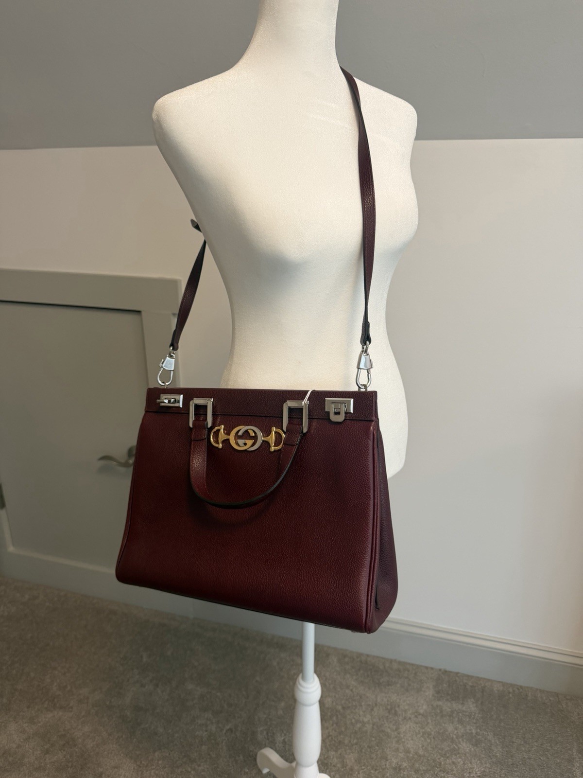 Gucci Zumi Grained Leather Medium Top Handle Shoulder Bag Burgundy Entrupy COA