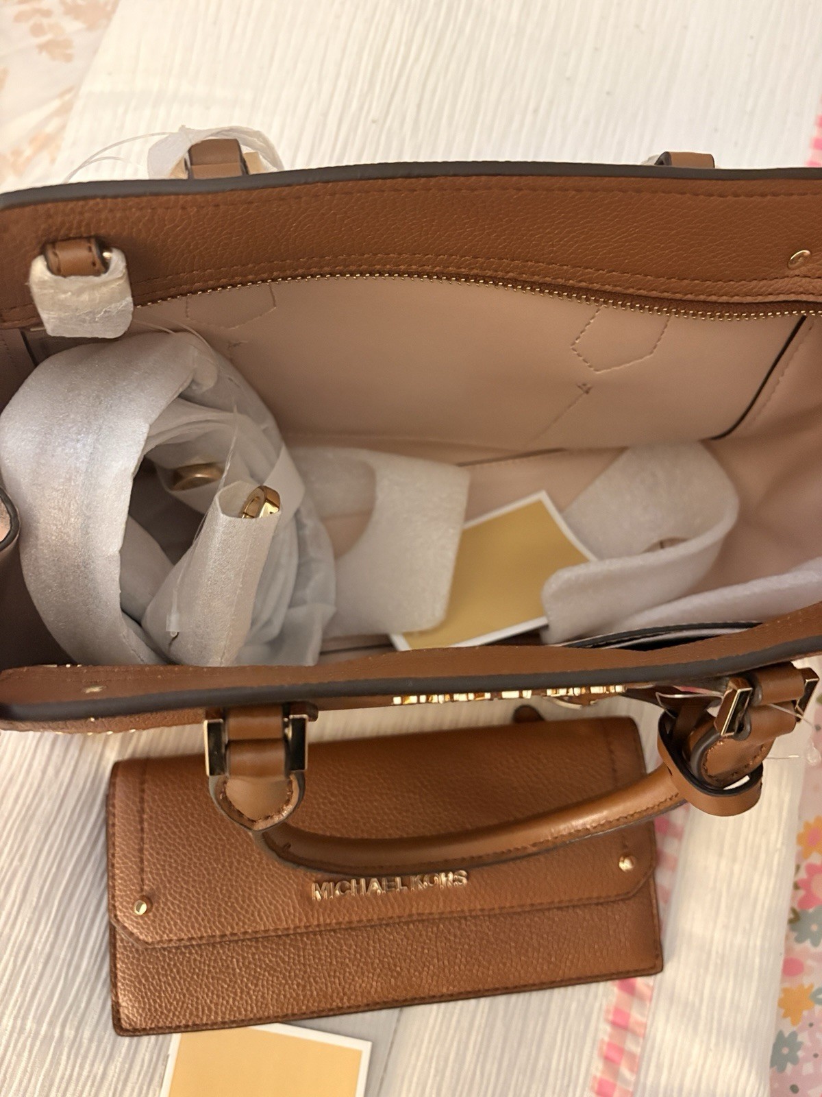Brand New Michael Kors Hayes Medium Leather Messenger Bag with Matching Wallet