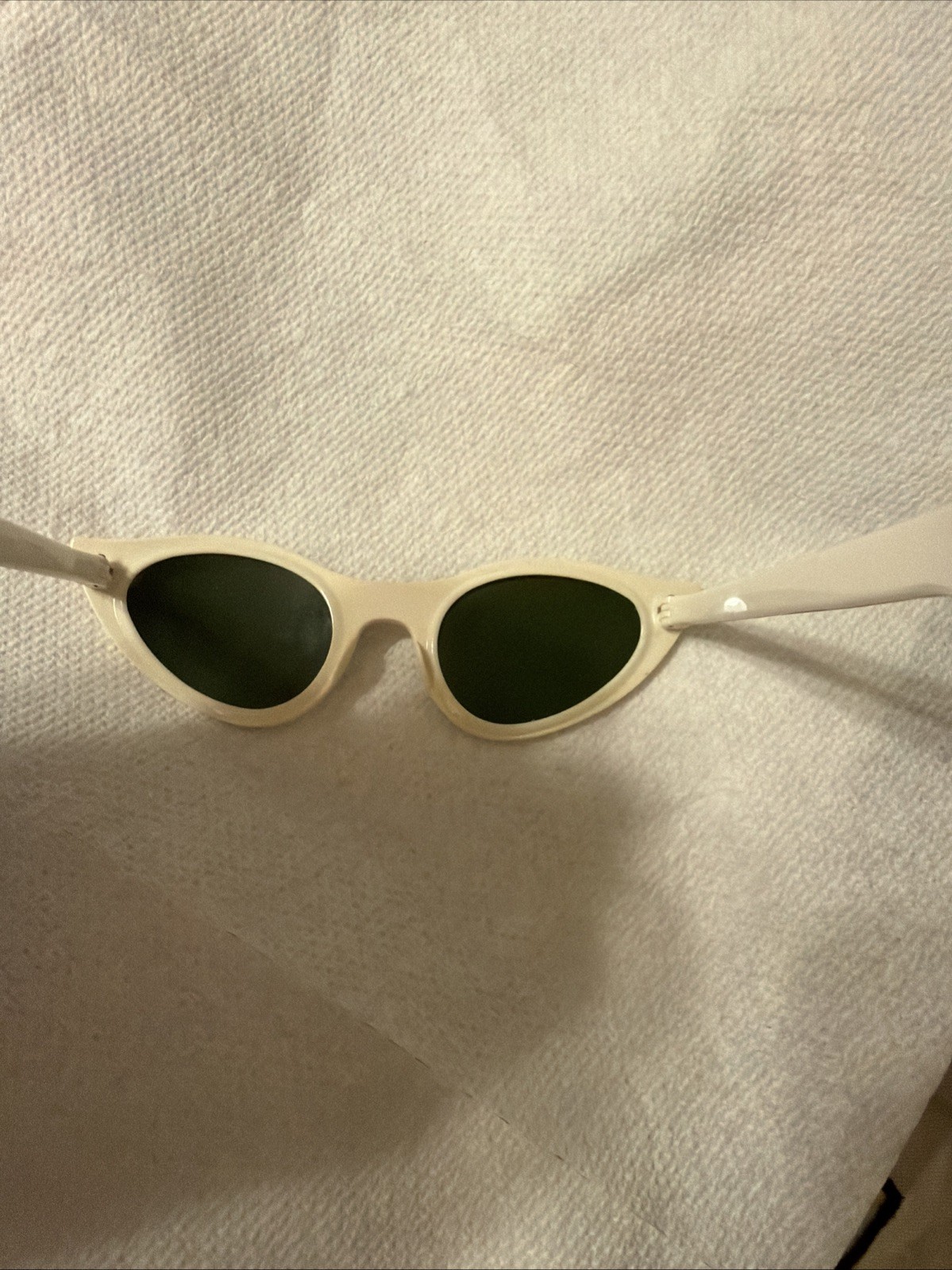 Vintage FG Foster Grant Cat Eye White With Biack Rhinestone Sunglasses USA