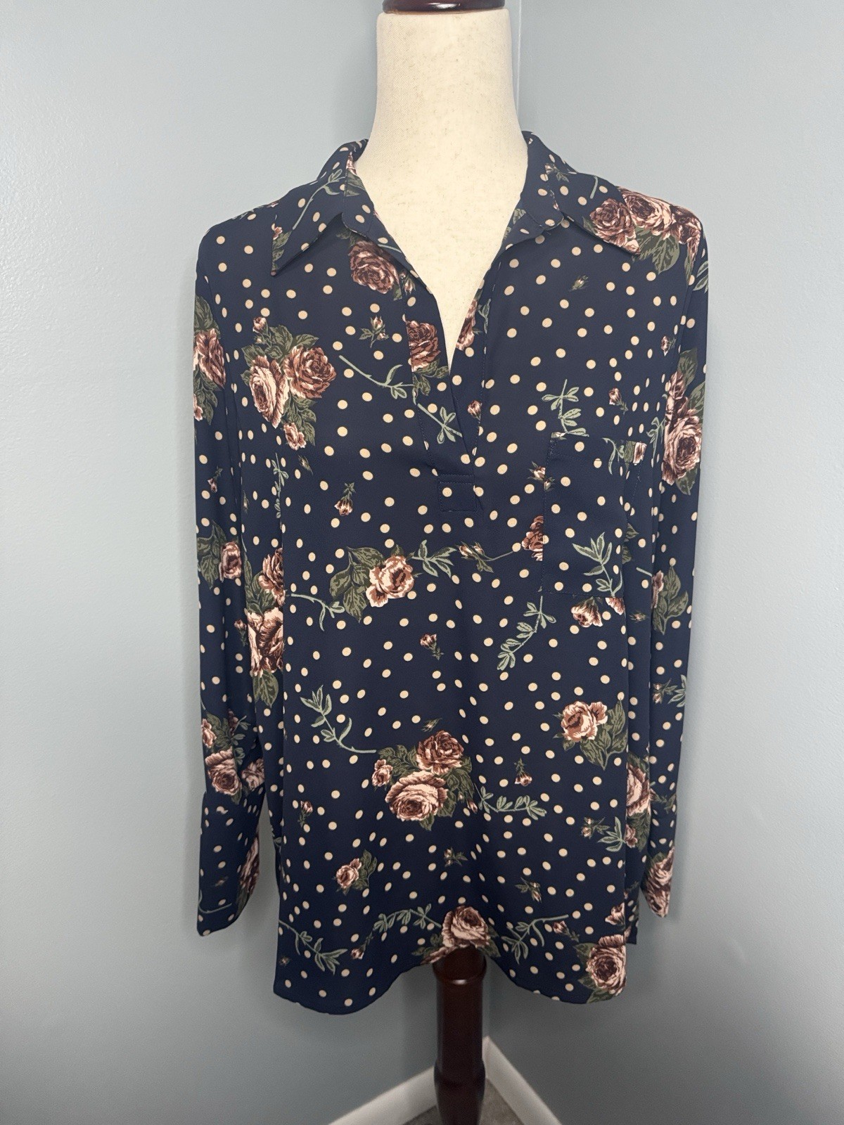 Pleione Women’s Navy Floral Polka Dot V-Neck Blouse Top Sz M