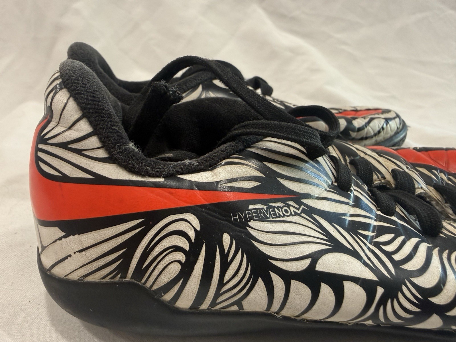 Nike Hypervenom Kids Low Top Lace-Up Soccer Sneakers Black/Red 11.5k
