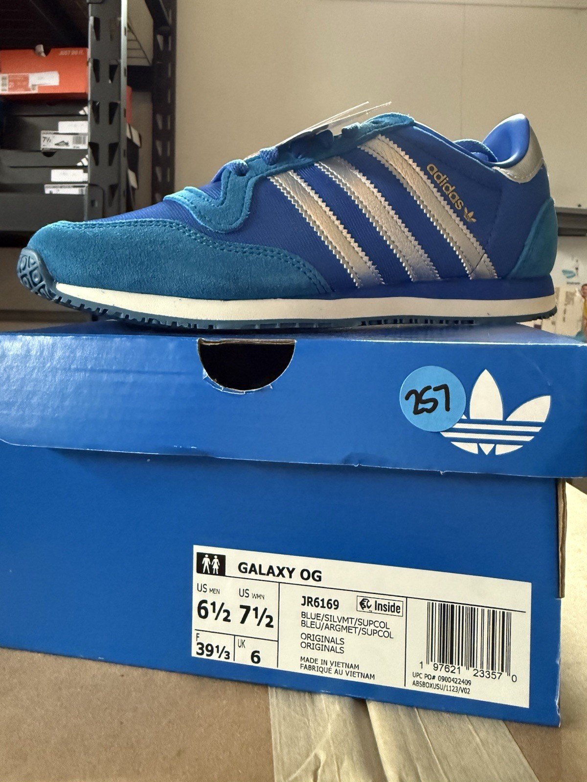 Adidas Originals Galaxy Blue/Silver Metallic JR6169 Size 6.5M / 7.5W New In Box