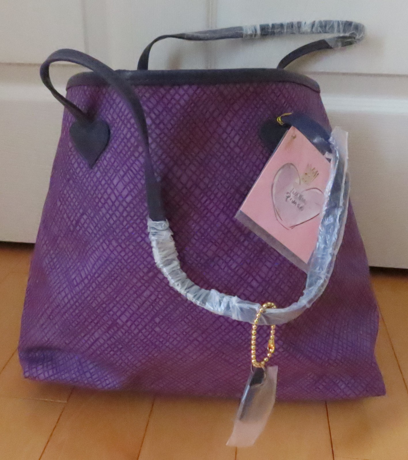 NWT VERA WANG Promo Purple Cloth-Lined Tote Bag 15 x 11 Inches w Coin Purse