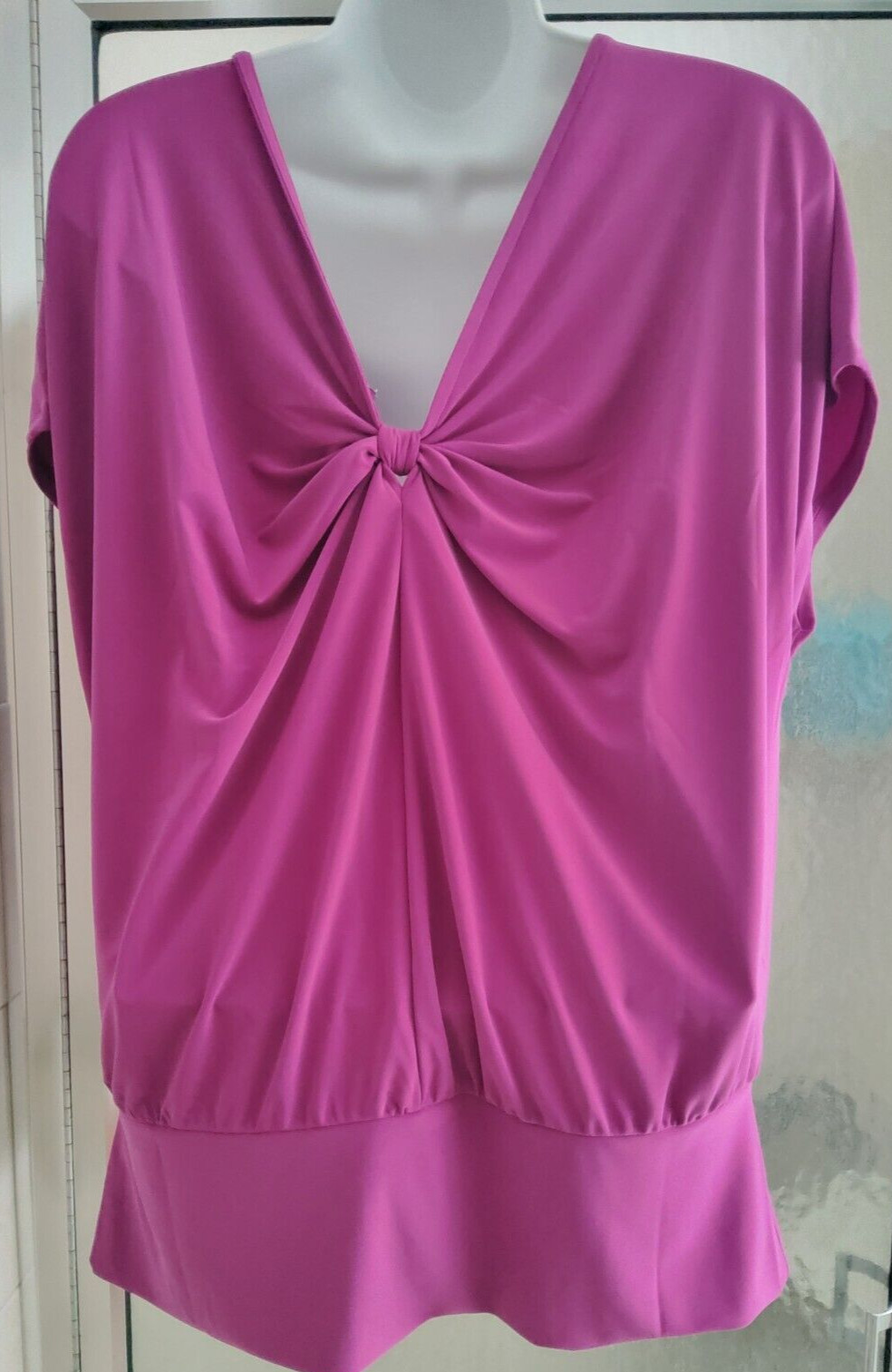 WHITE HOUSE BLACK MARKET *PARTY TIME* BANDED HEM TOP-LARGE-PINK-KNOT BACK-**NEW*