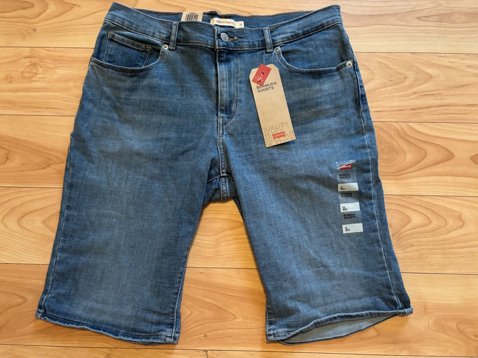 Levi’s Womens Shaping Bermuda Shorts Dark Wash Denim Jean Shorts Size 12/32 NWT