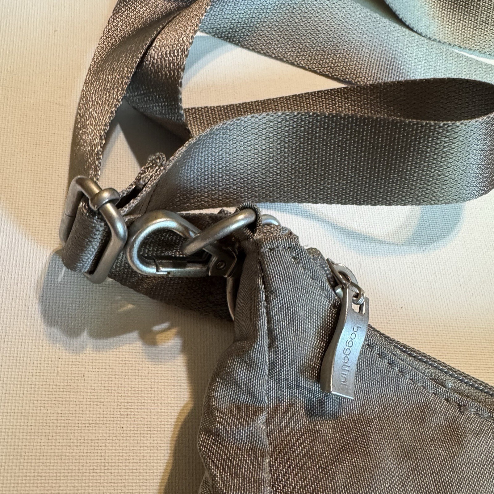 Baggallini Modern Pocket Half Moon Bag Crossbody Adjustable Strap Travel Nylon