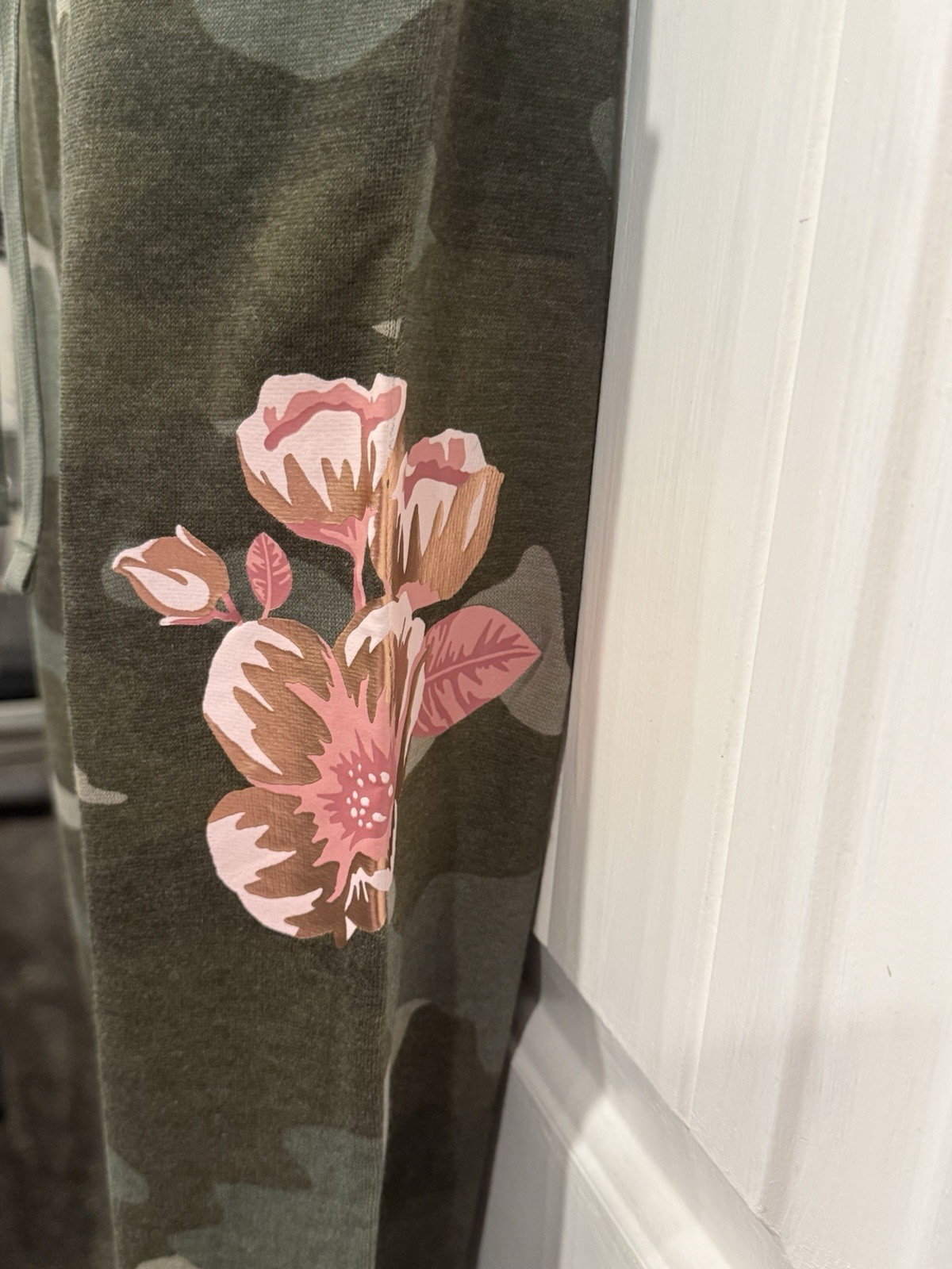 VICTORIA’S SECRET PINK Gold Bling Sequin Classic Sweatpant Green Camo S , NWT
