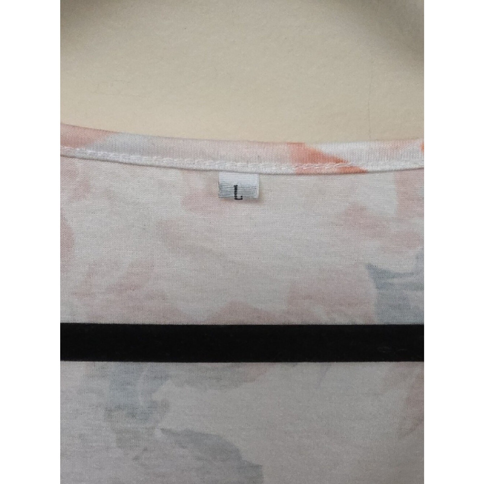 Source Unknown Peach & Gray Floral Cold-Shoulder V-Neck Top Size L