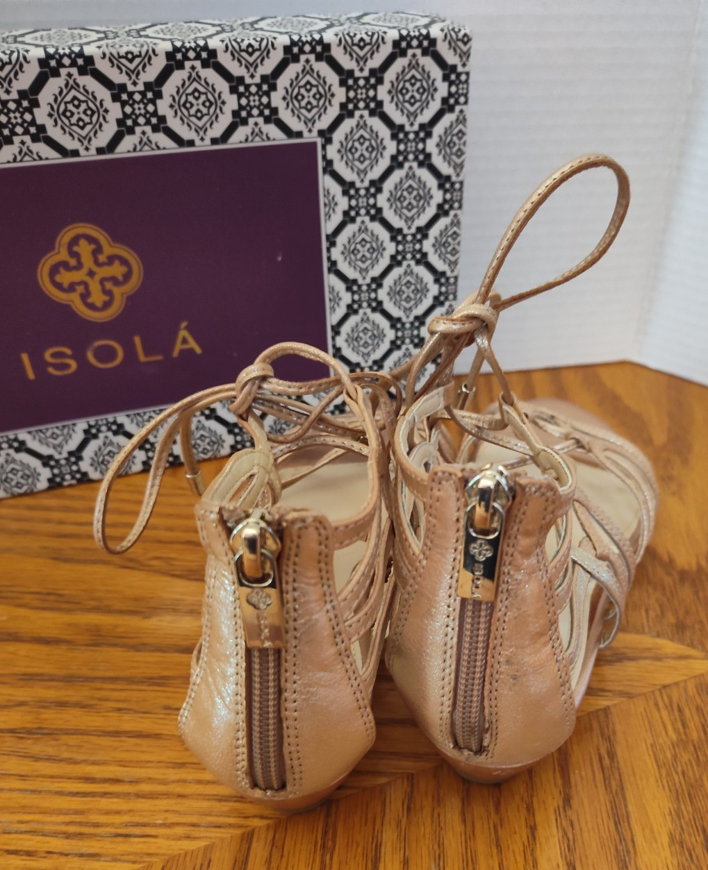 ISOLA Elisia Gold Gladiator Sandals Women’s Size 7M Lace Up Strappy w/ Box