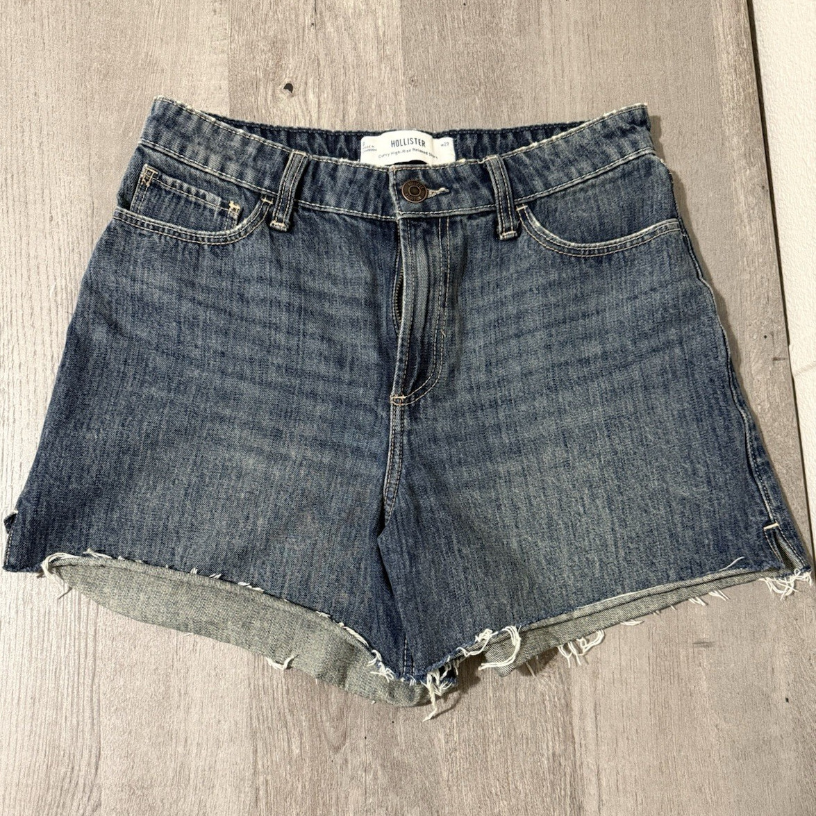 Hollister Curvy High-Rise Relaxed Cut Off Denim Shorts Blue Medium Wash W29