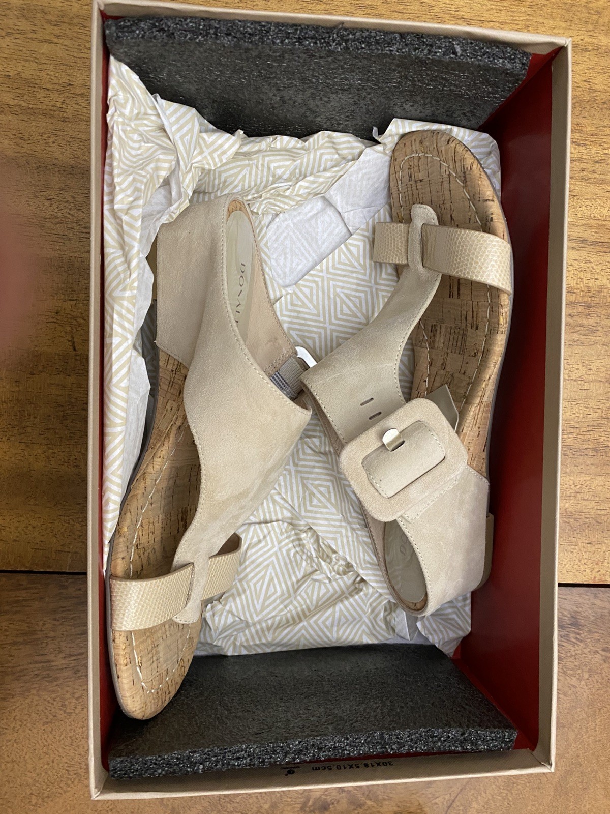 Donald Pliner Wedge Sandels Beige Suede Size 7