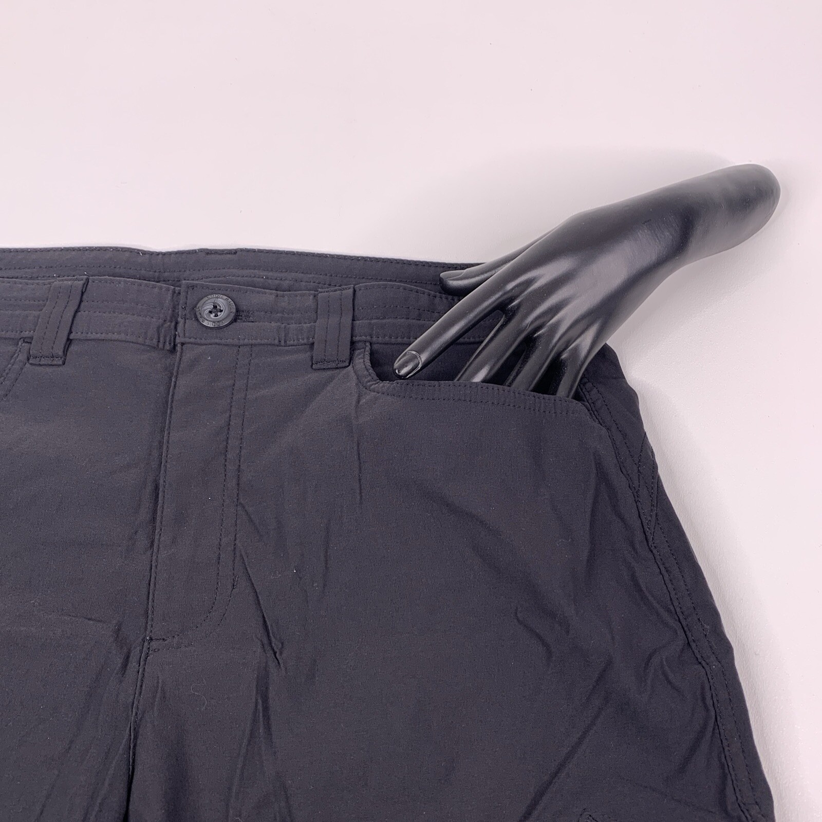 Eddie Bauer Womens Capri Pants Stretch Tech Rainier Cargo Pockets Black Sz 6