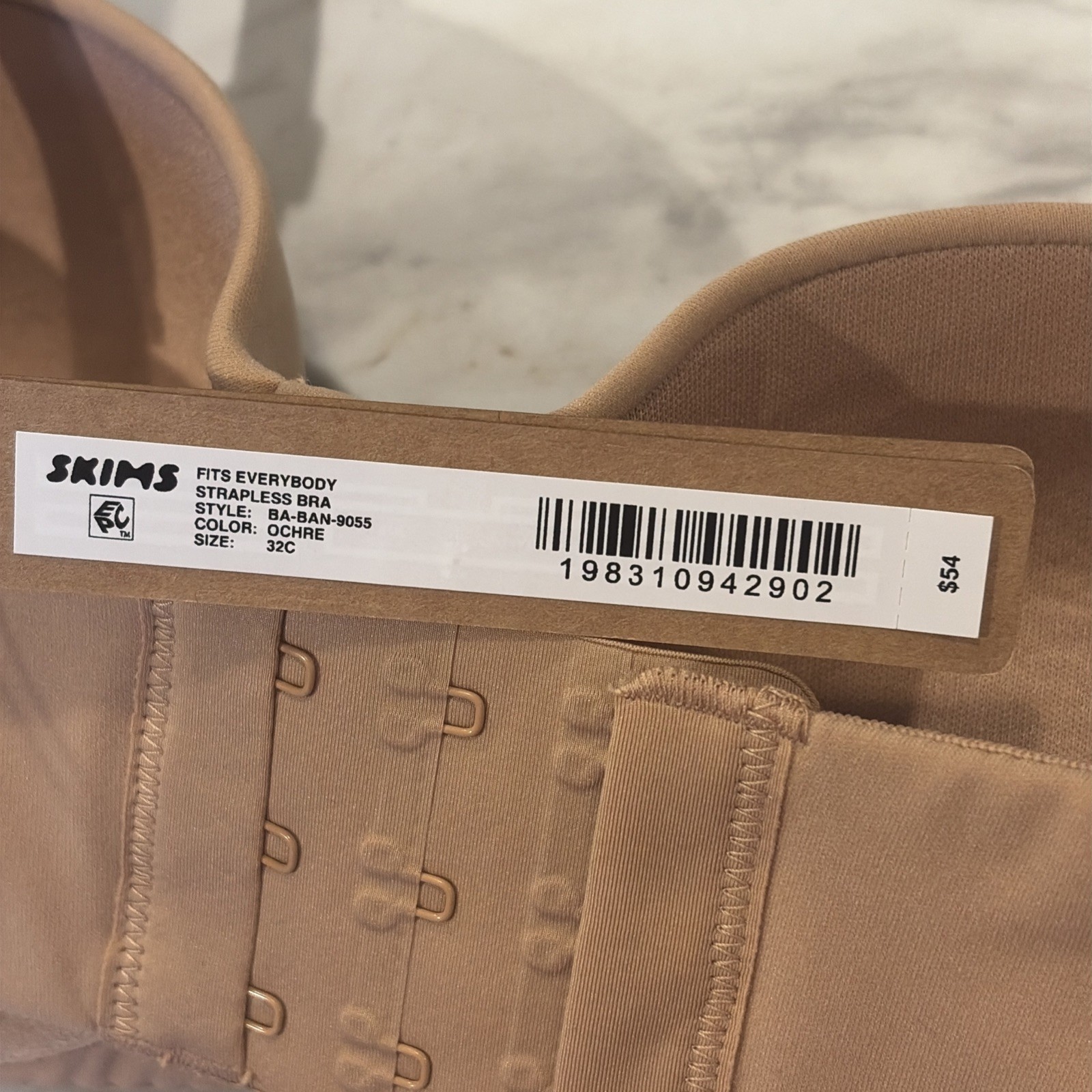 Skims Fits Everybody Strapless Bra Size 32C Ochre