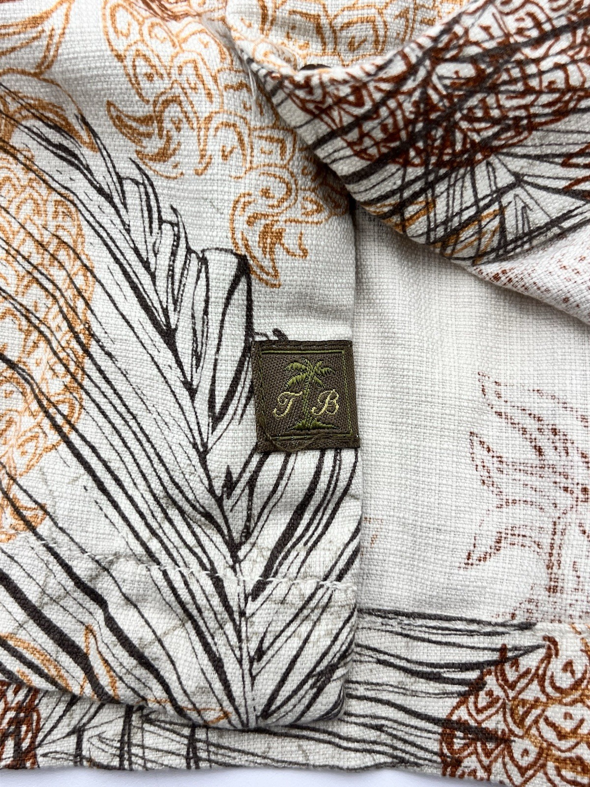 Tommy Bahama Shirt Men’s Medium Beige Floral Pineapple Silk Tropical Hawaiian