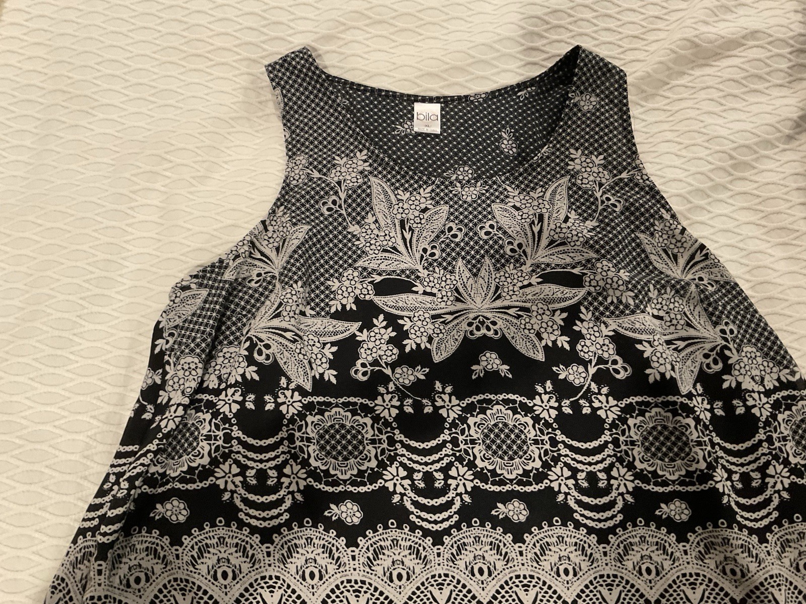 Bila Women’s Floral Print Sleeveless Boho Top Black & White Round Neck Size XL