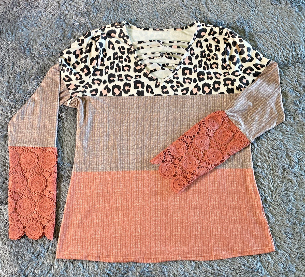 Women’s Pink Brown Coral Colorblock Leopard Looped Neckline Lace Cuff Sleeves L