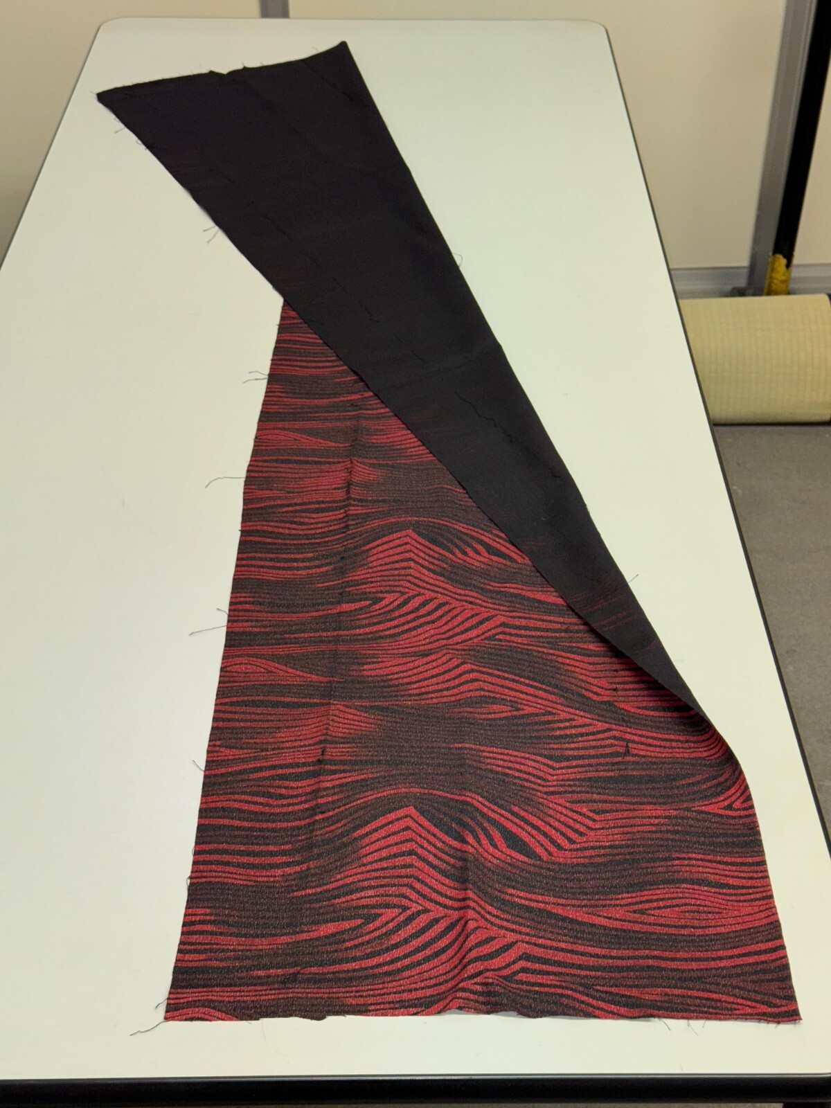 Japanese Vintage Kimono Fabric cloth Boro silk Red Black Tradition Dirt 57×7.4in