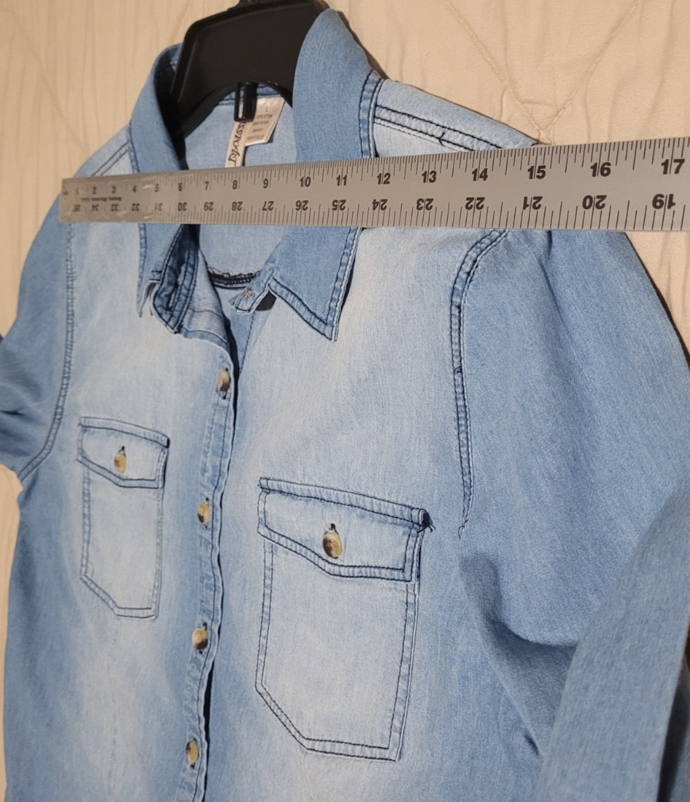 Passport Women’s Blue Denim Button Down Shirt Roll Tab Sleeve Cotton Size L