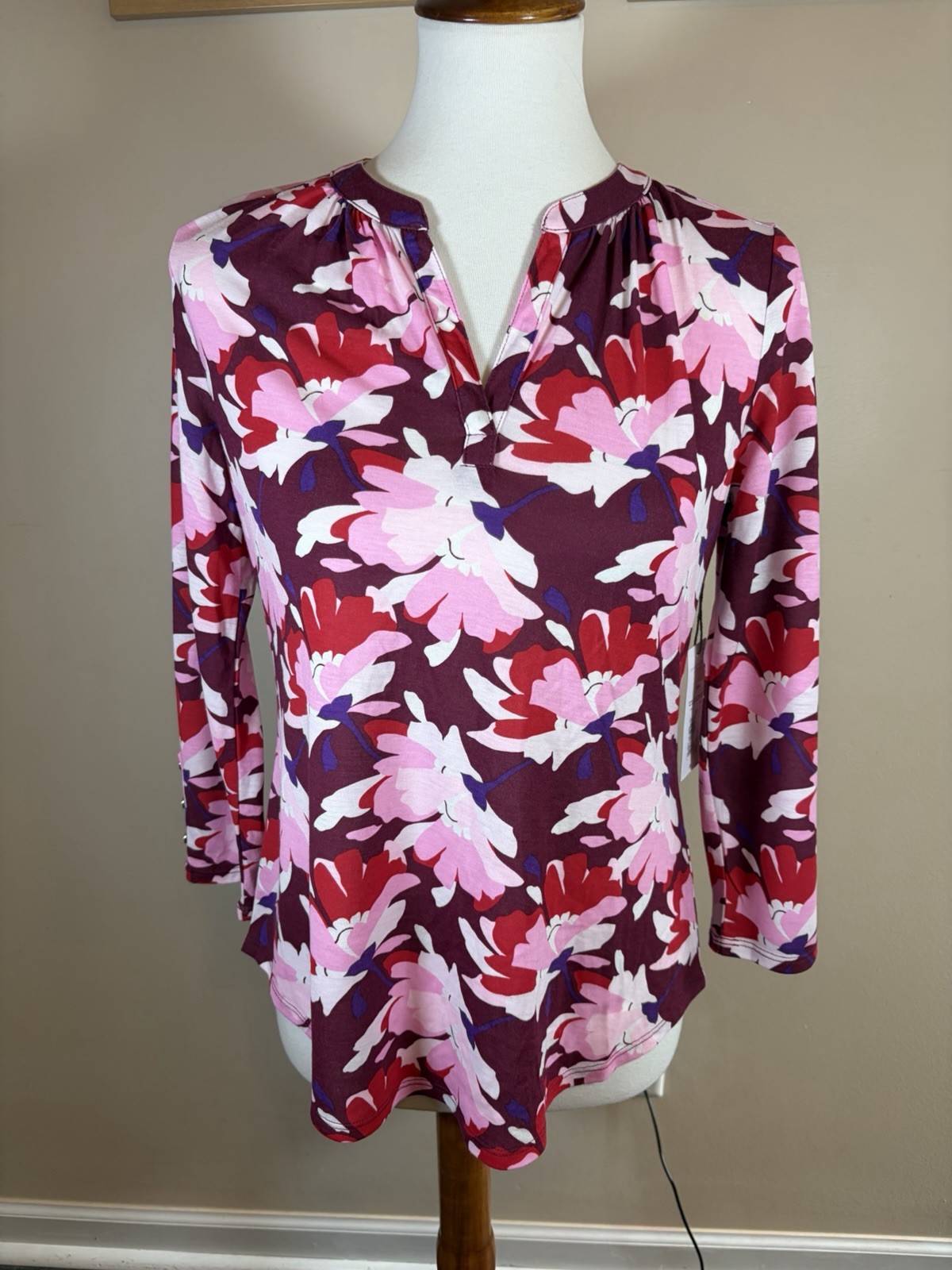 Liz Claiborne Burgundy Pink Knit Floral V-Neck 3/4 Sleeve Pleated Blouse XS