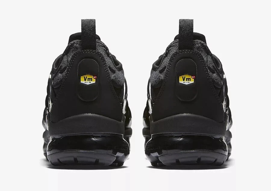Nike Air VaporMax Plus Triple Black Unisex Air Cushion Running Lifestyle Shoes